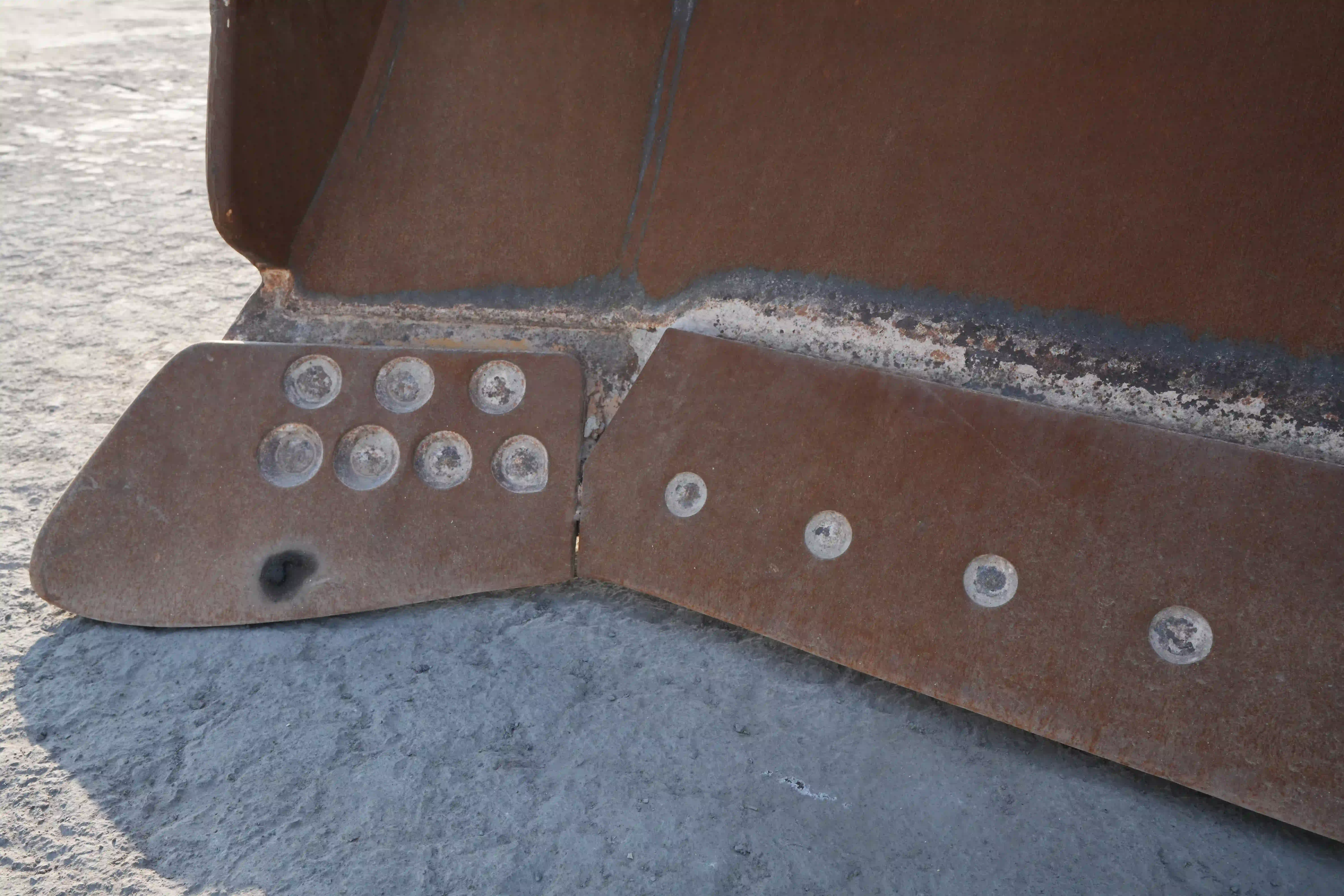 CDB-003-Cat-D8T-crawler-dozer-inspection-attachments-dozer-blade-cutting-edge-1