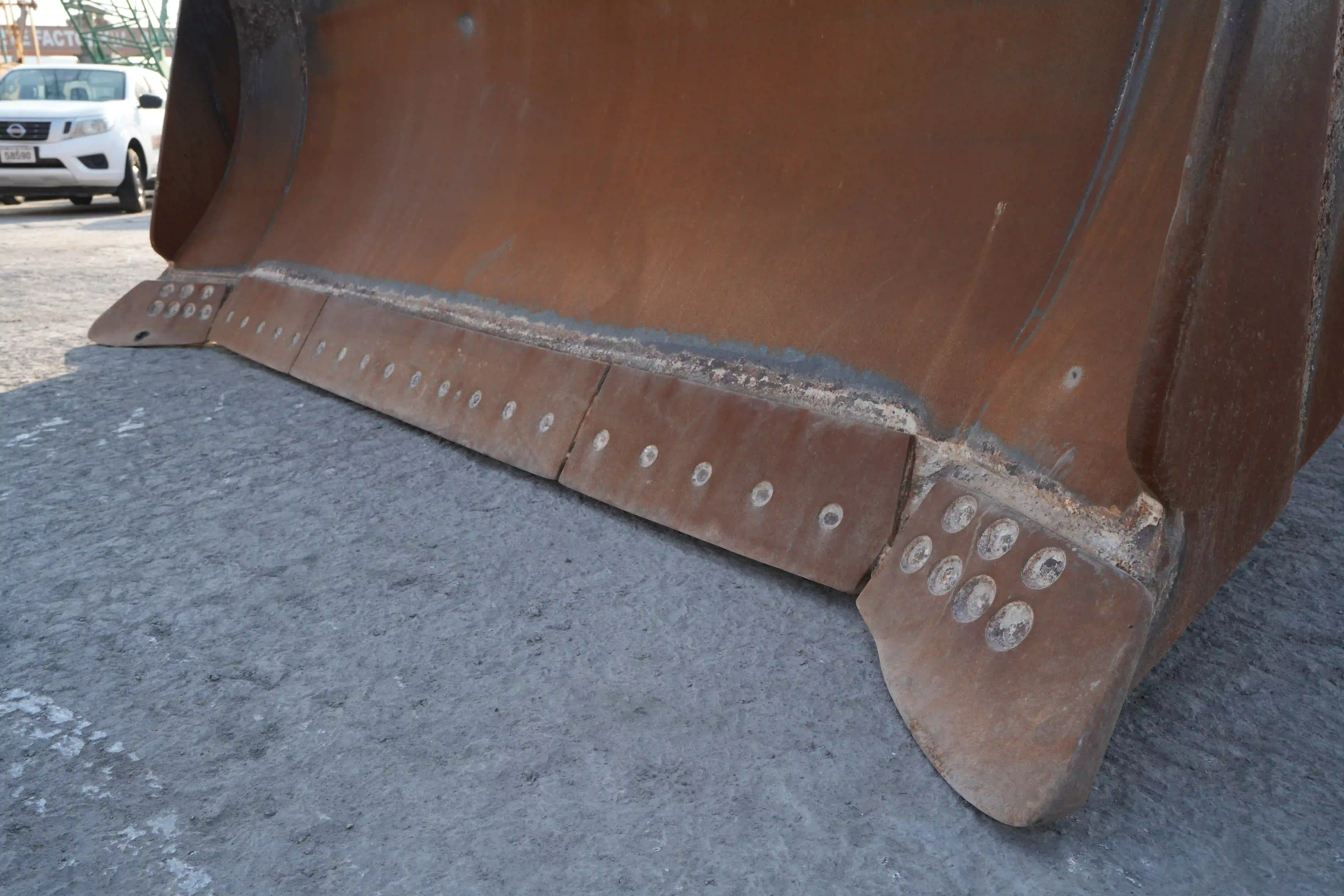 CDB-003-Cat-D8T-crawler-dozer-inspection-attachments-dozer-blade-cutting-edge-2