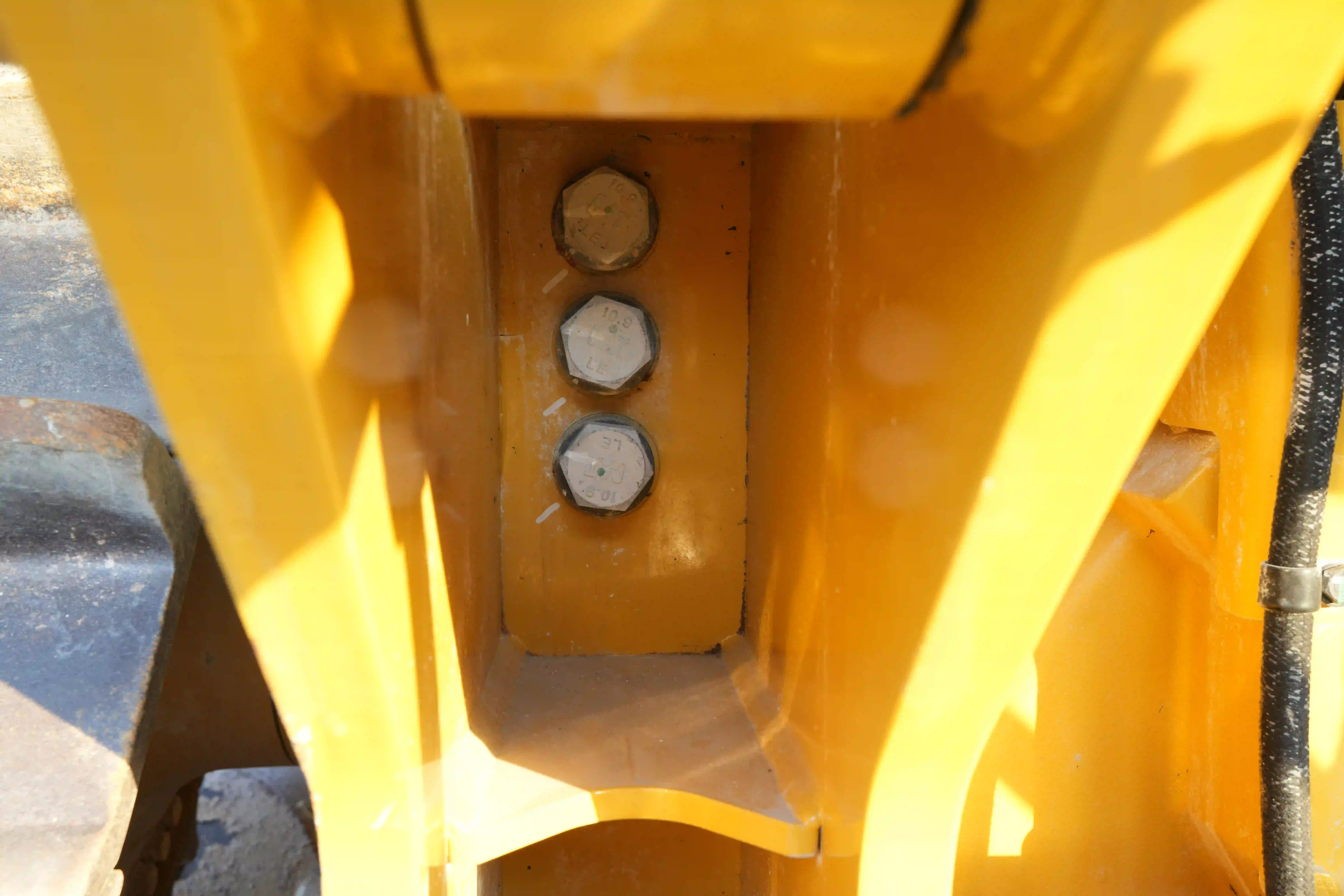 CDB-003-Cat-D8T-crawler-dozer-inspection-attachments-ripper-2