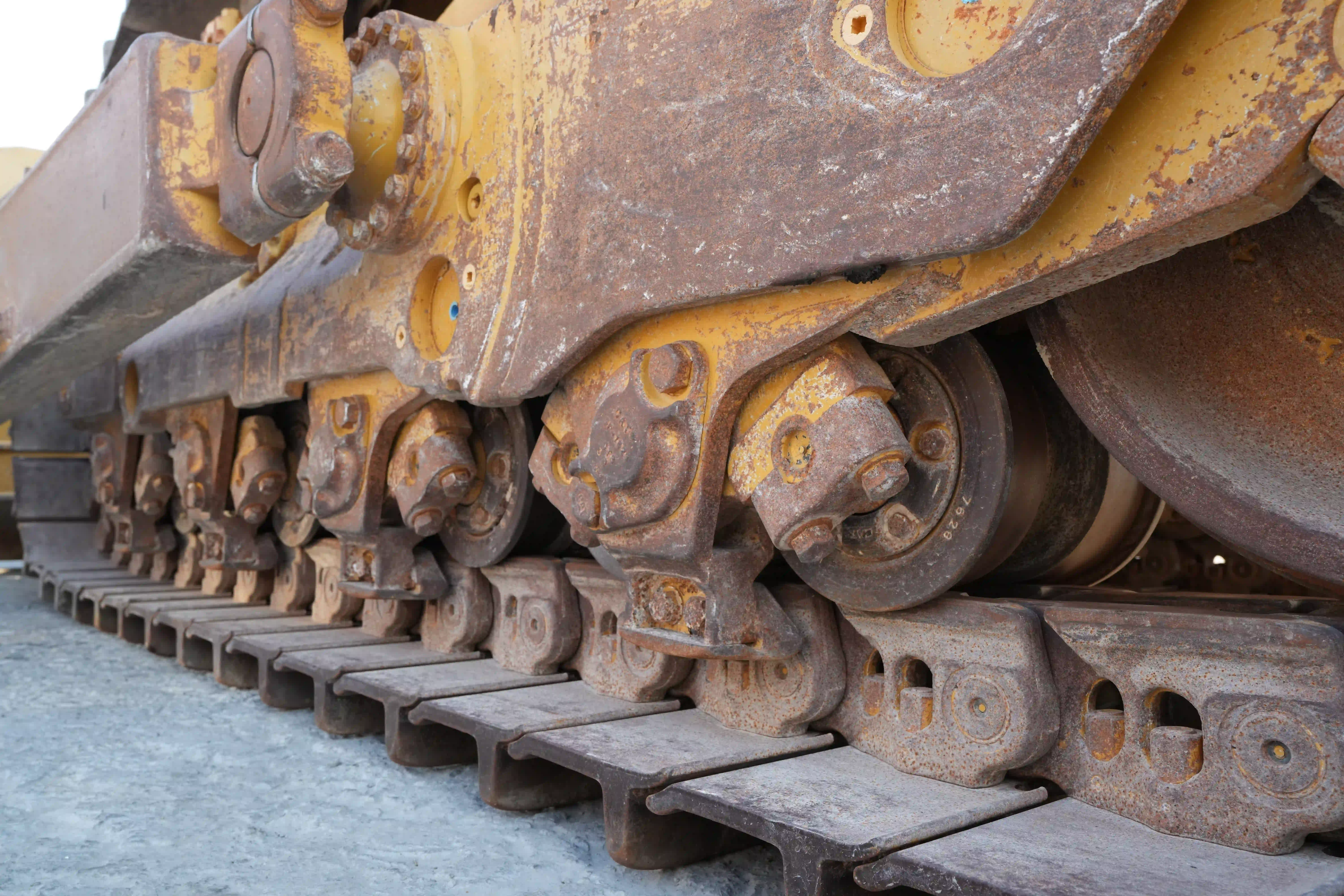CDB-003-Cat-D8T-crawler-dozer-inspection-undercarriage-left-track-rollers-2