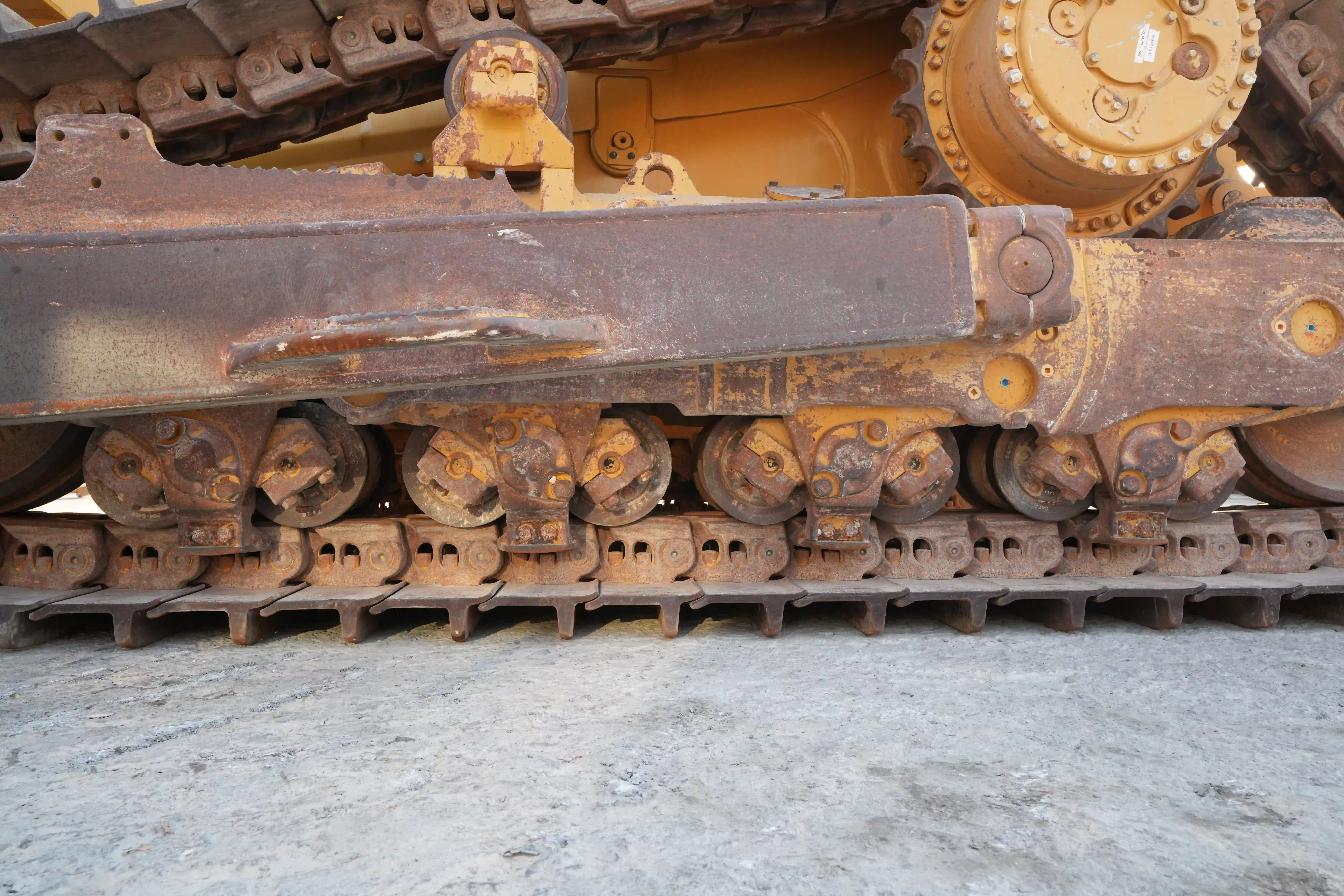 CDB-003-Cat-D8T-crawler-dozer-inspection-undercarriage-left-track-rollers-3