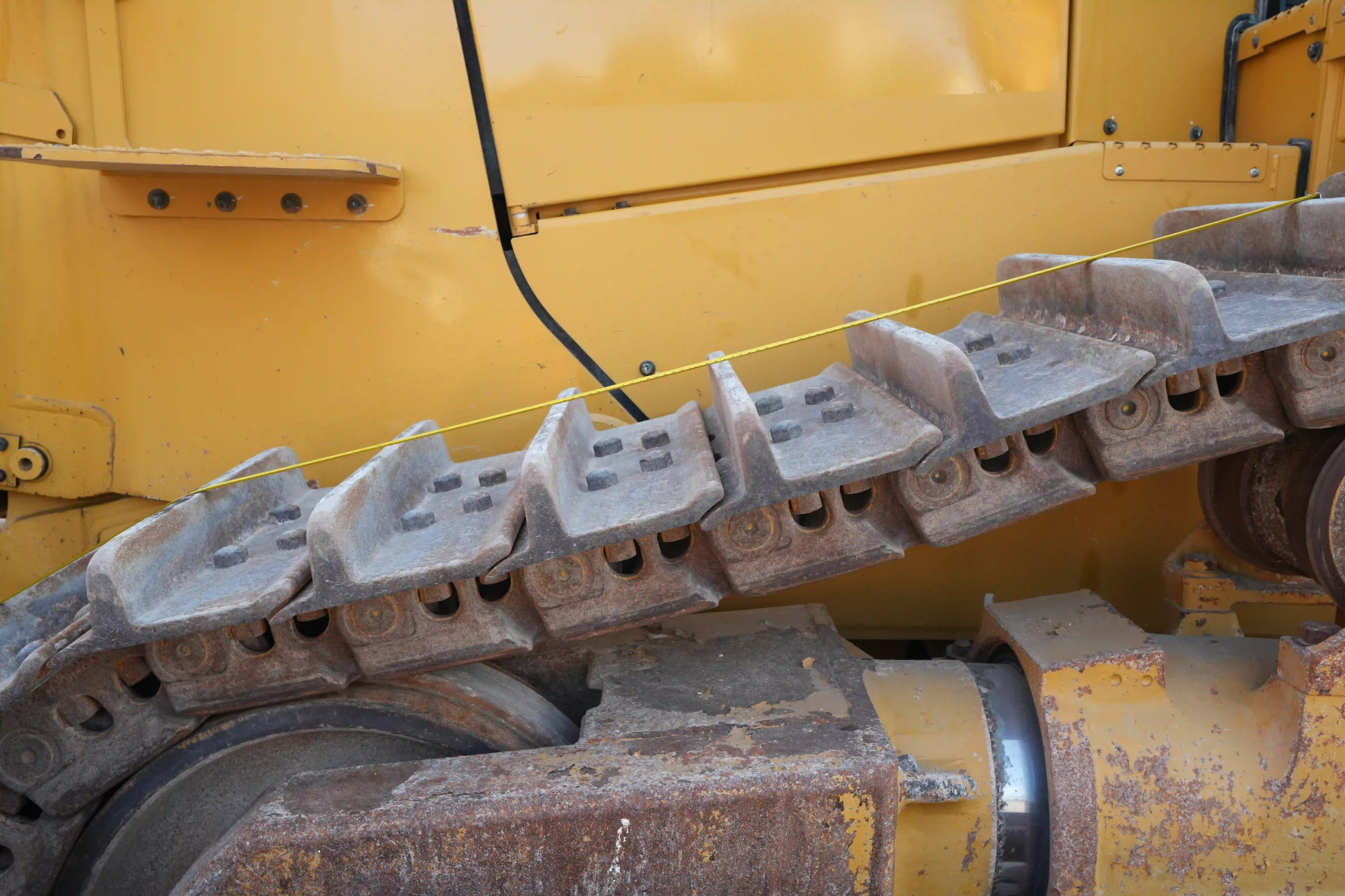 CDB-003-Cat-D8T-crawler-dozer-inspection-undercarriage-left-track-tensioner-1