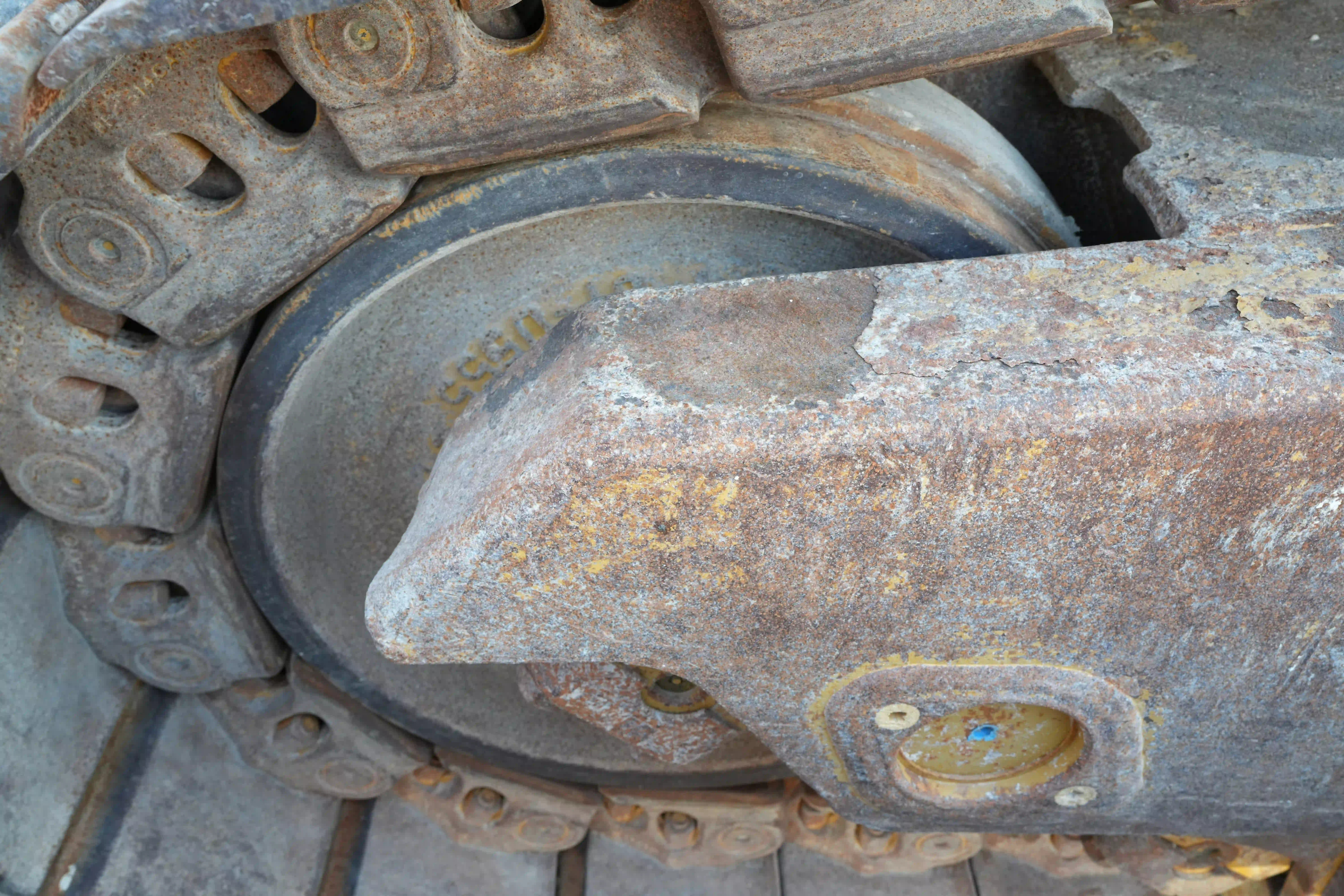 CDB-003-Cat-D8T-crawler-dozer-inspection-undercarriage-left-front-idler-1