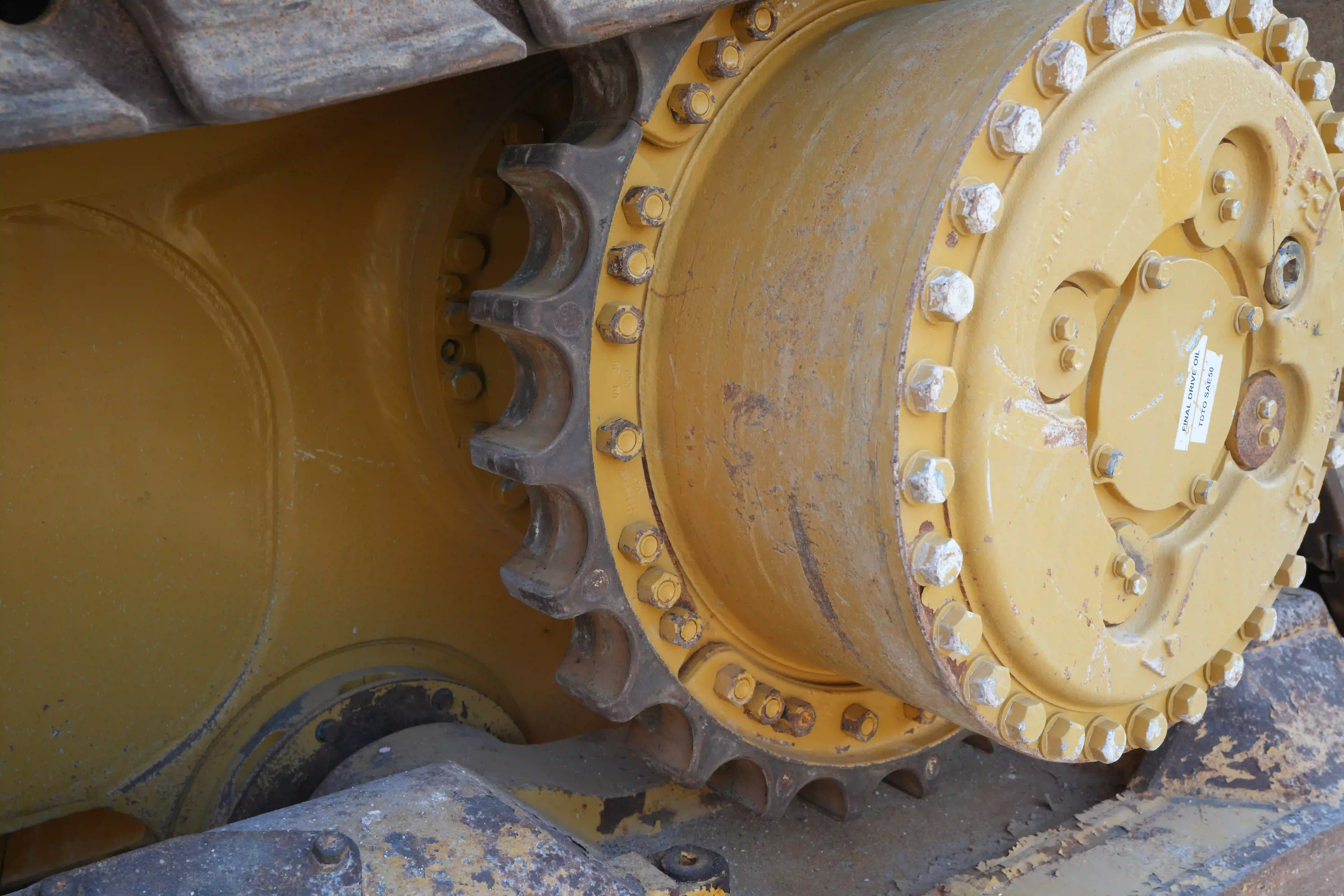 CDB-003-Cat-D8T-crawler-dozer-inspection-undercarriage-left-sprocket-2