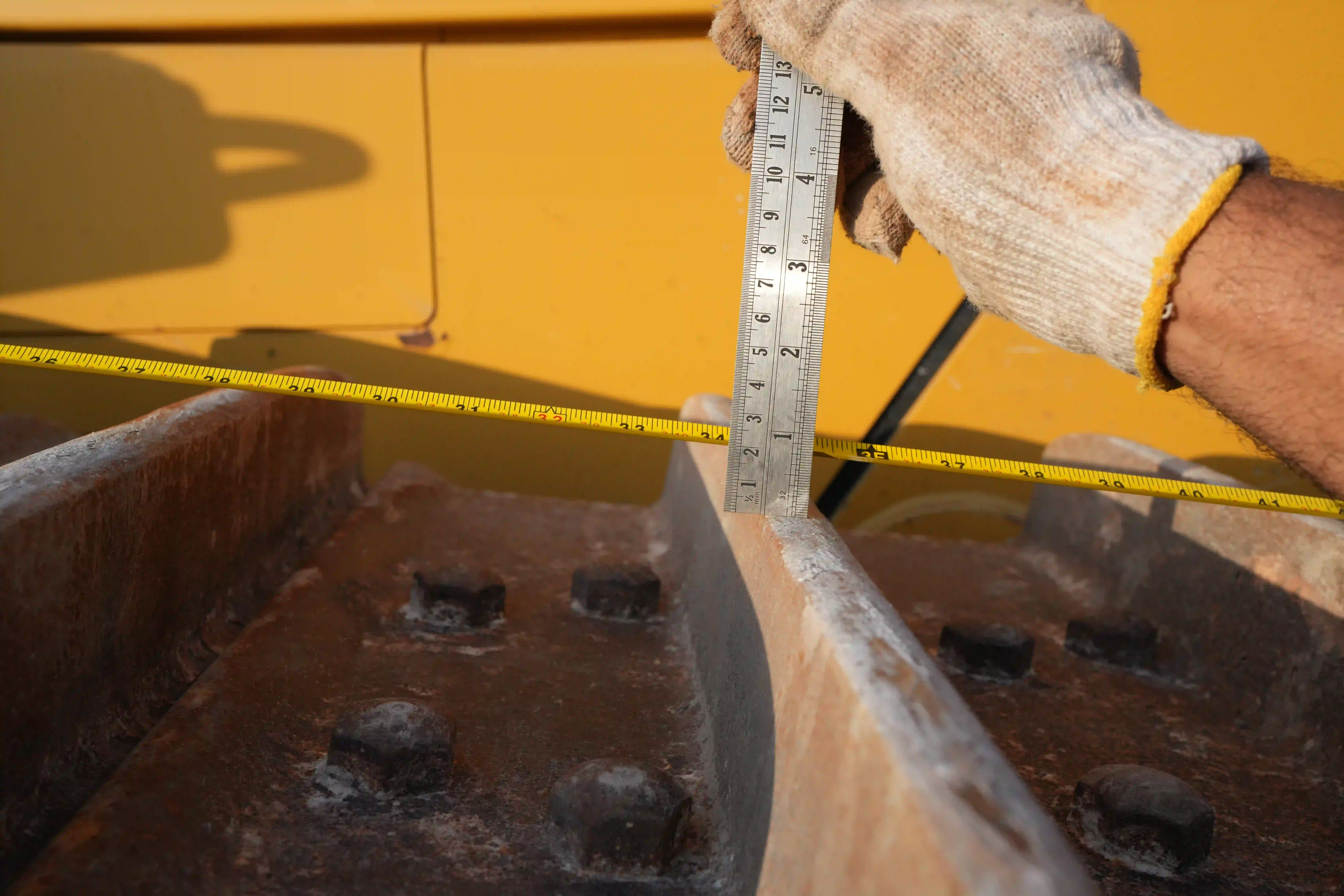 CDB-003-Cat-D8T-crawler-dozer-inspection-undercarriage-right-track-tensioner-1