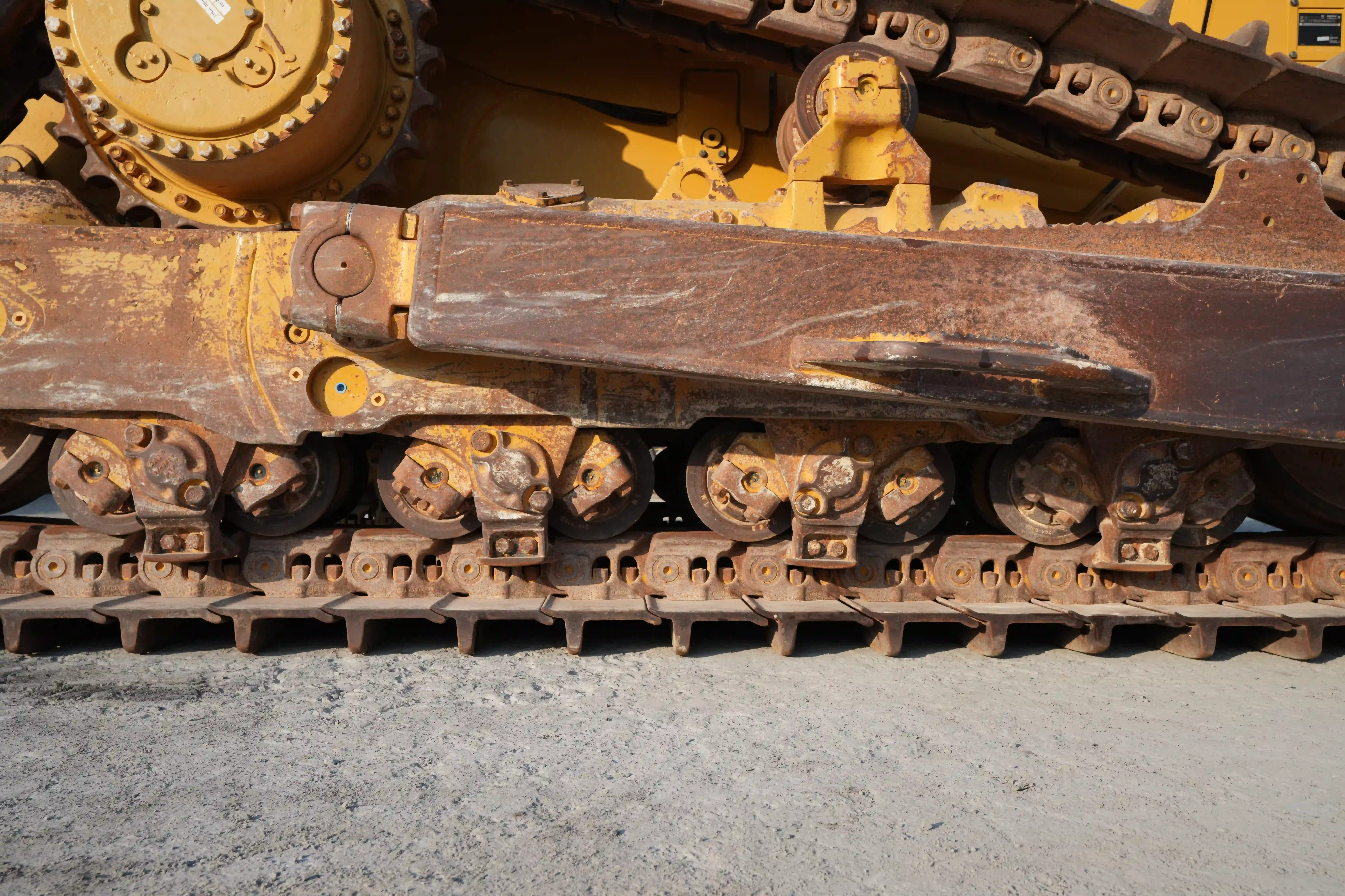 CDB-003-Cat-D8T-crawler-dozer-inspection-undercarriage-right-track-rollers-1