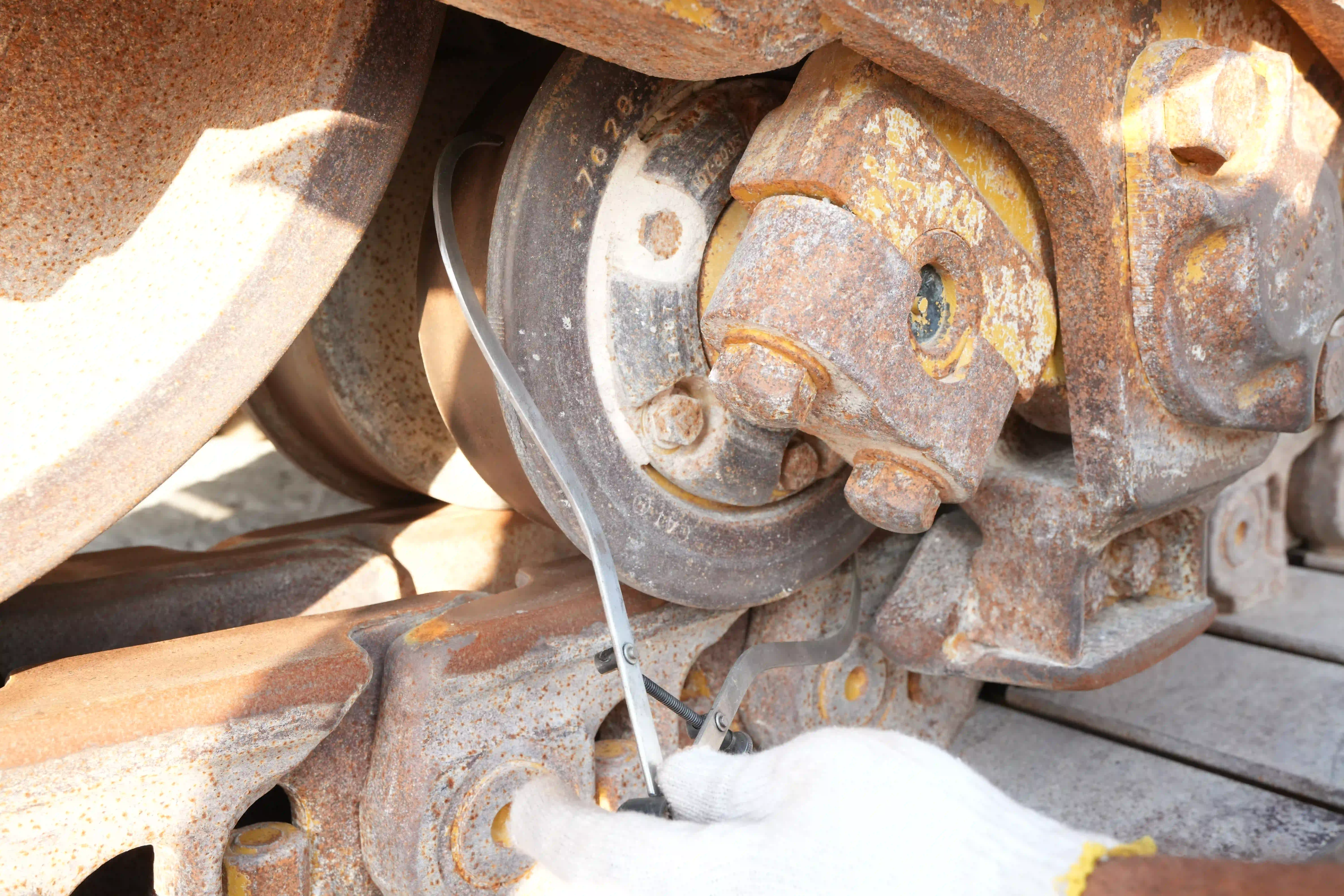 CDB-003-Cat-D8T-crawler-dozer-inspection-undercarriage-right-track-rollers-4