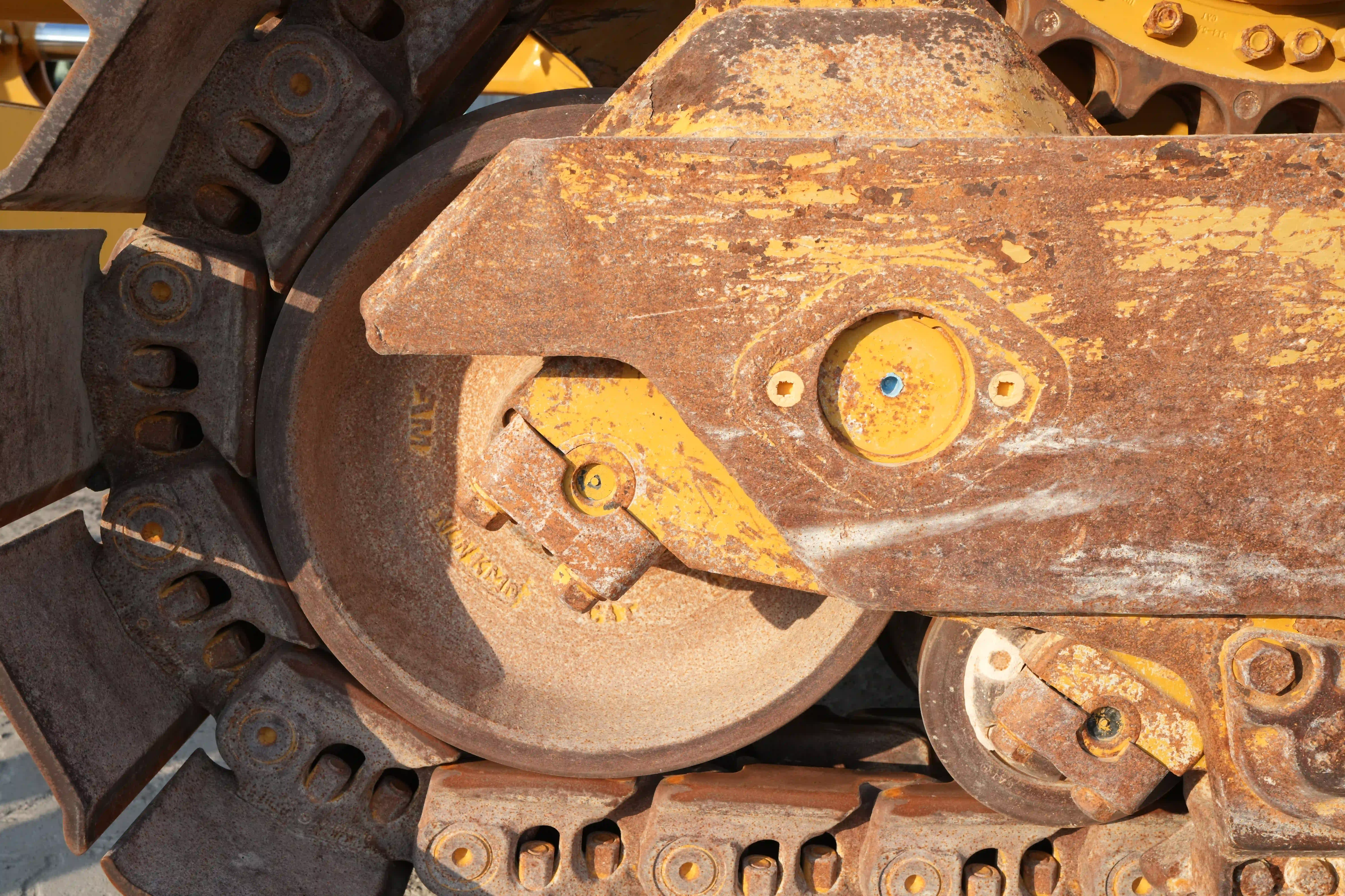 CDB-003-Cat-D8T-crawler-dozer-inspection-undercarriage-right-rear-idler-2
