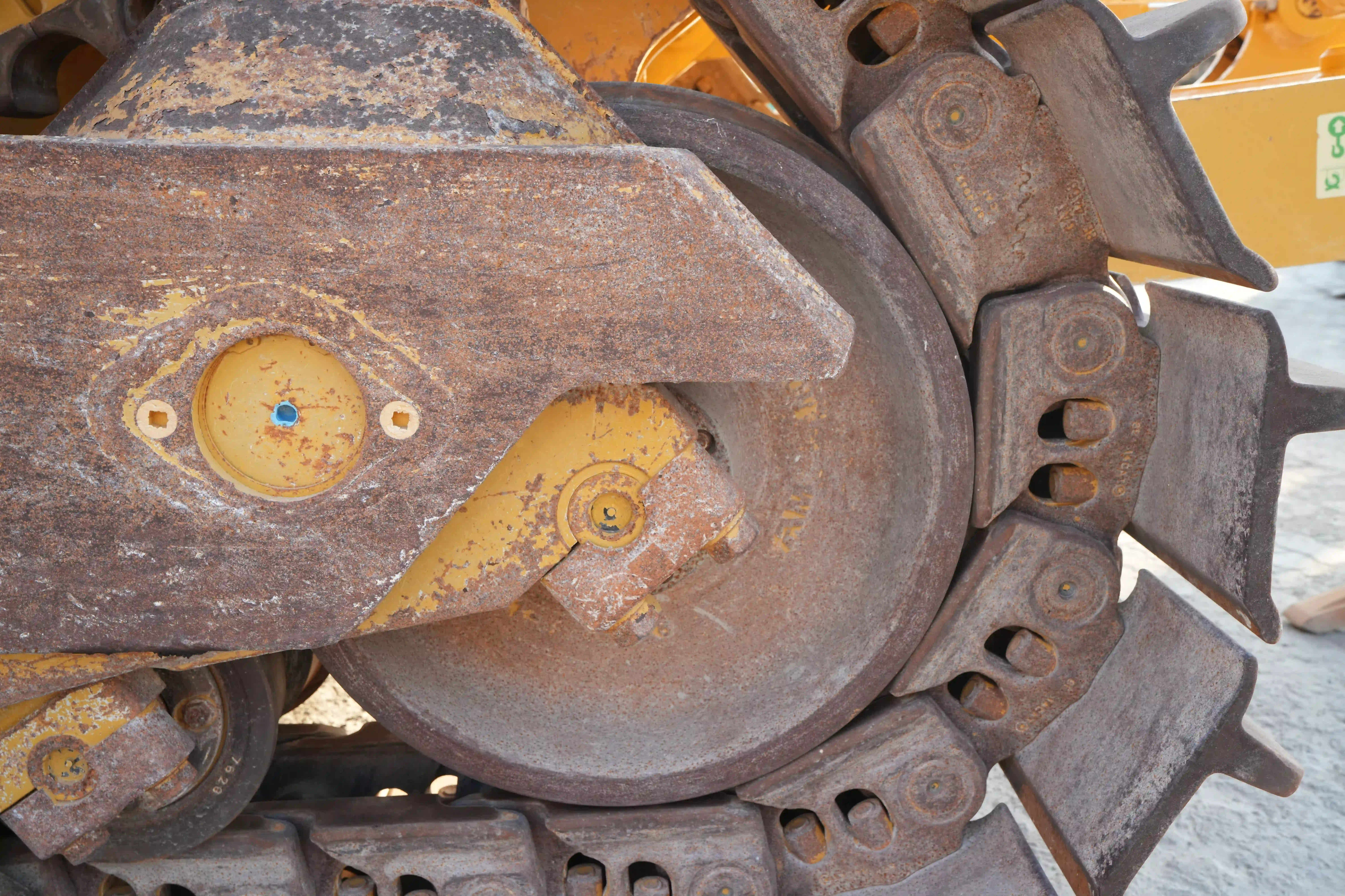 CDB-003-Cat-D8T-crawler-dozer-inspection-undercarriage-left-rear-idler-2