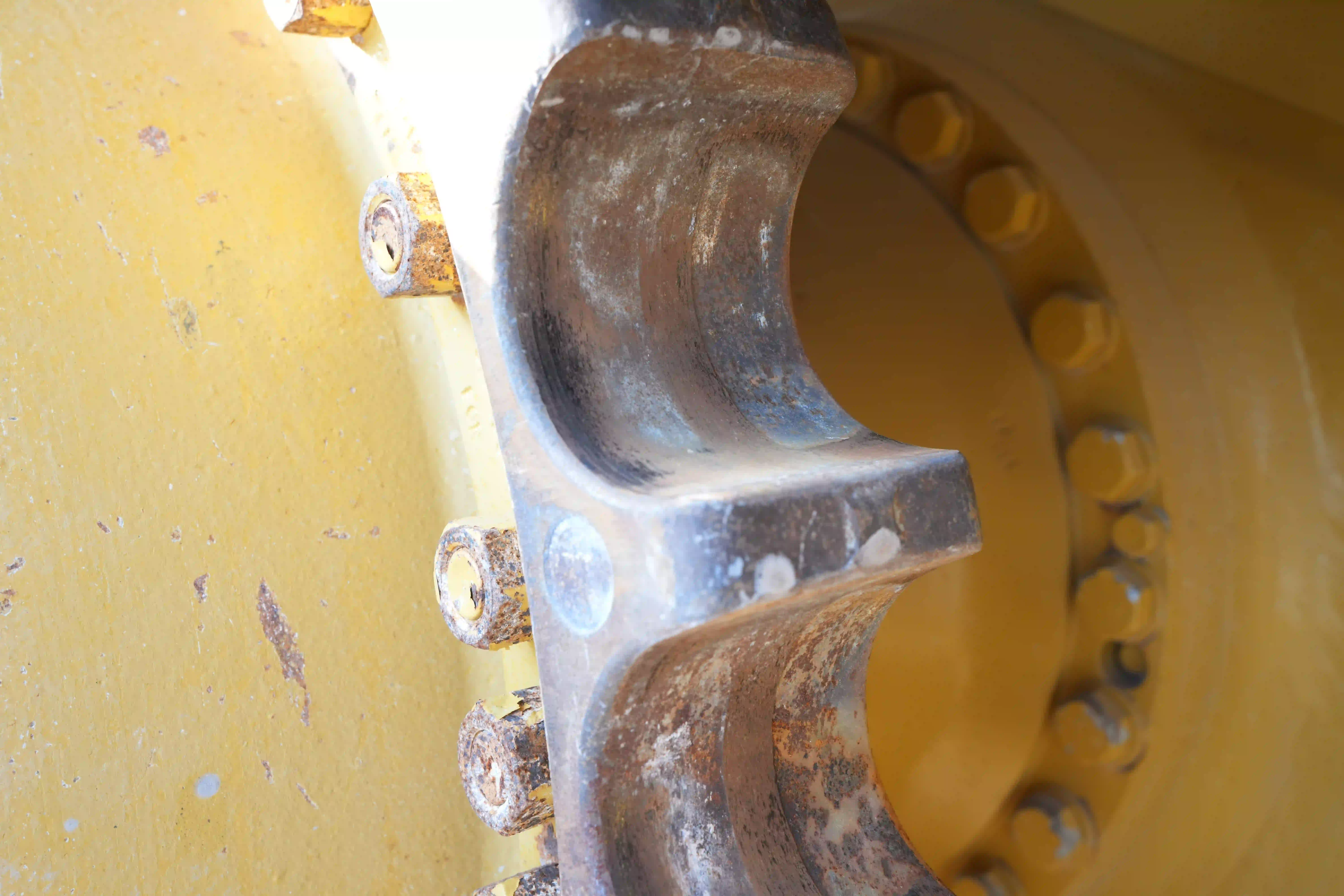 CDB-003-Cat-D8T-crawler-dozer-inspection-undercarriage-right-sprocket-1