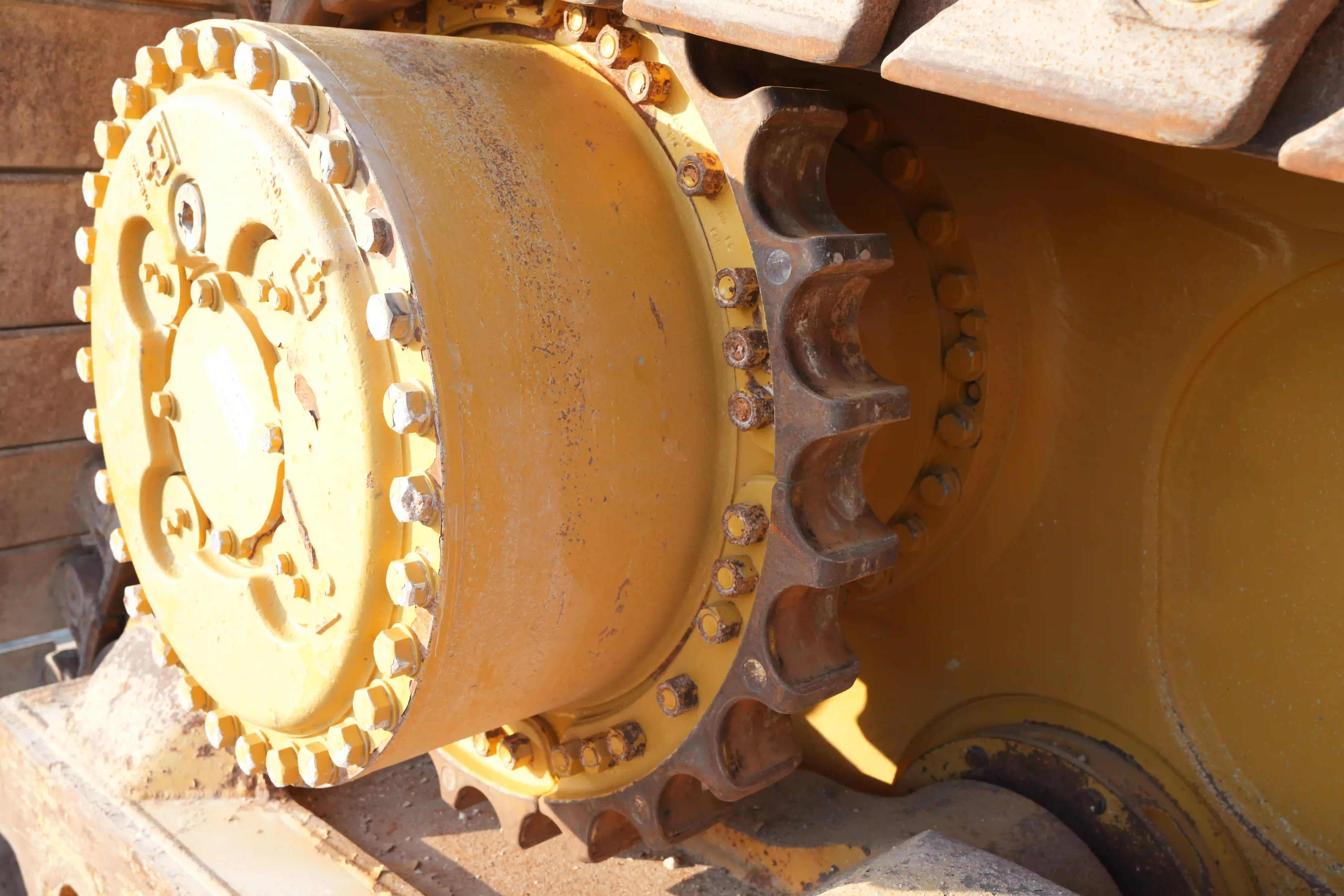 CDB-003-Cat-D8T-crawler-dozer-inspection-undercarriage-right-sprocket-2