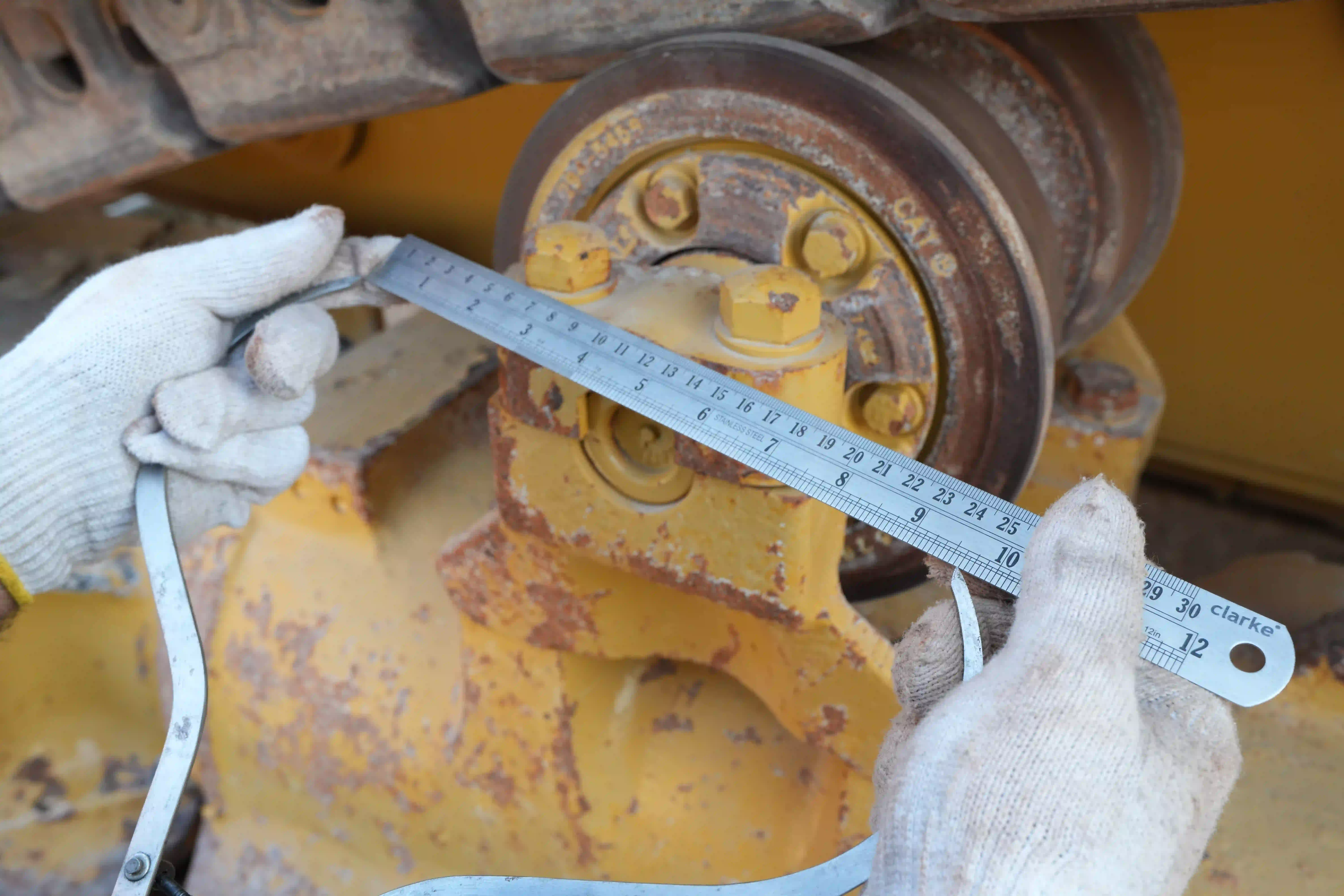 CDB-003-Cat-D8T-crawler-dozer-inspection-undercarriage-left-carrier-rollers-1
