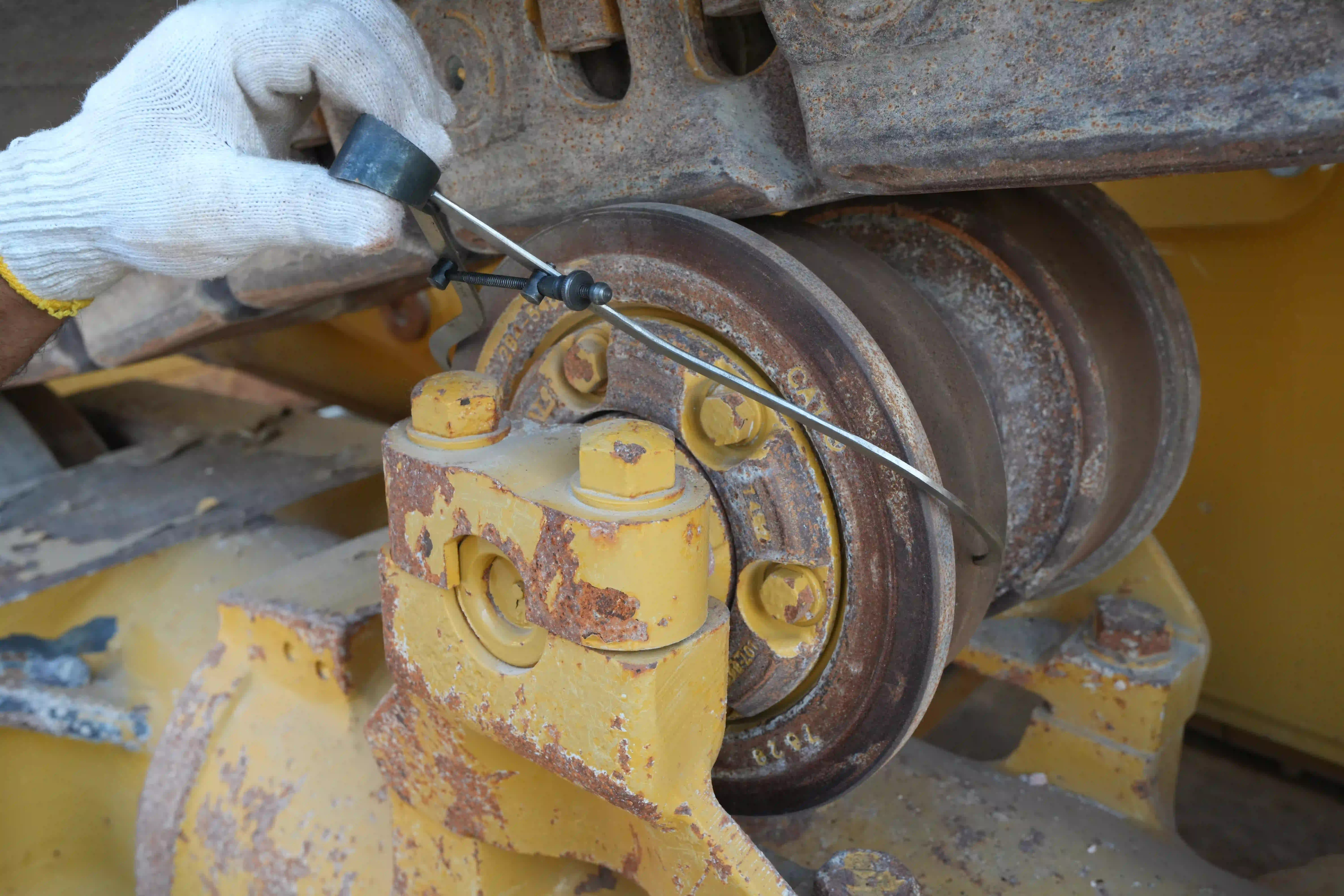 CDB-003-Cat-D8T-crawler-dozer-inspection-undercarriage-left-carrier-rollers-2