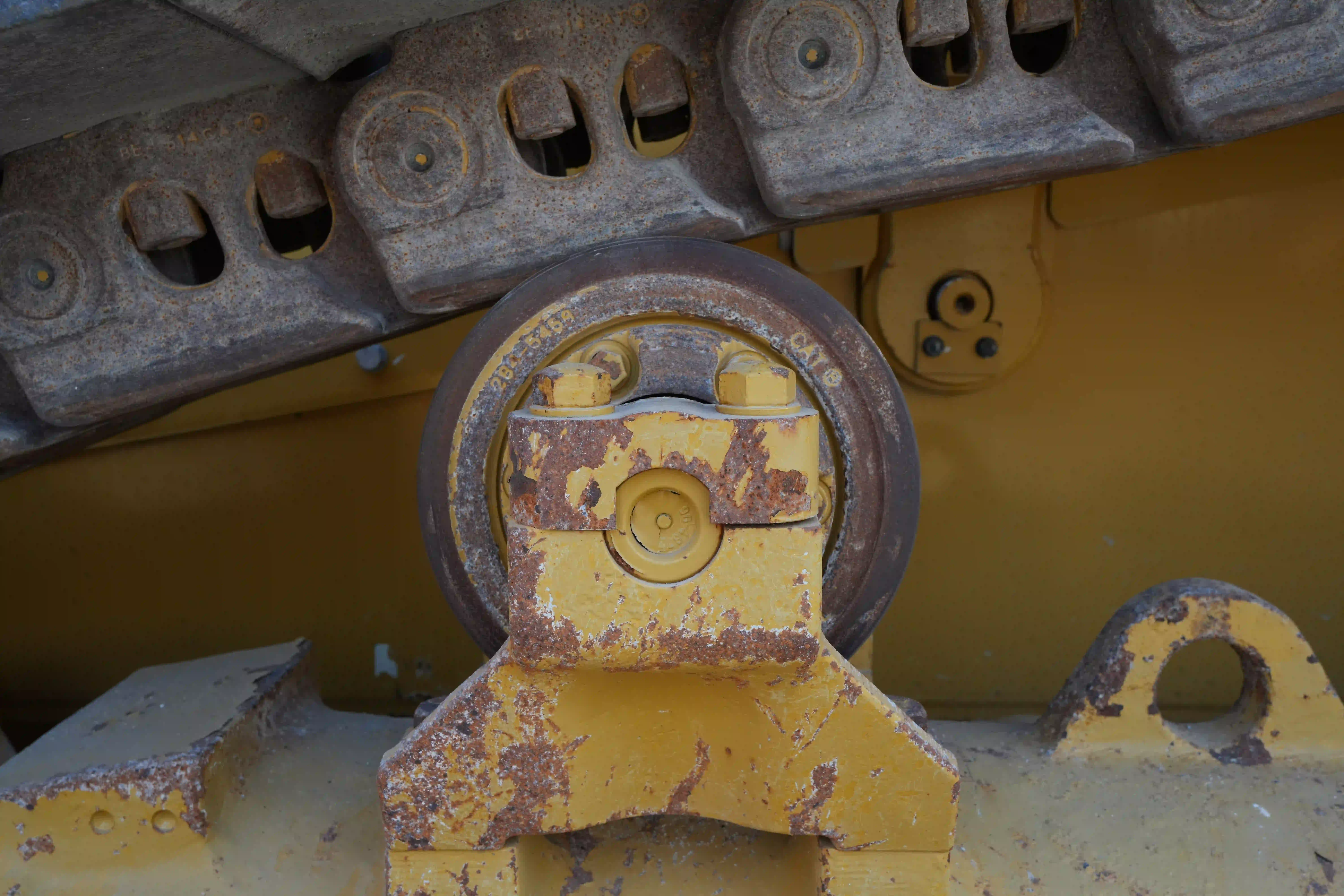 CDB-003-Cat-D8T-crawler-dozer-inspection-undercarriage-left-carrier-rollers-3