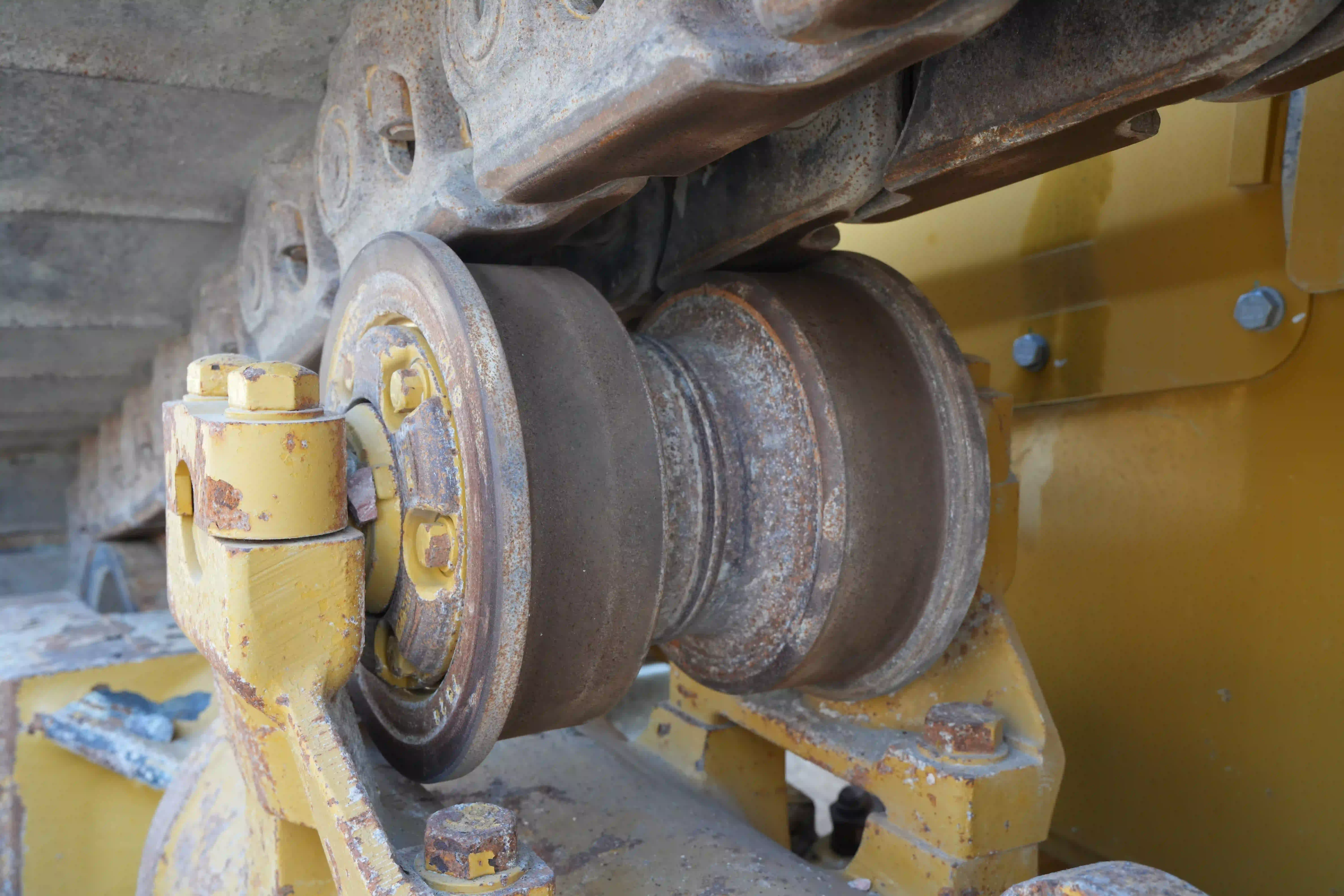 CDB-003-Cat-D8T-crawler-dozer-inspection-undercarriage-left-carrier-rollers-4