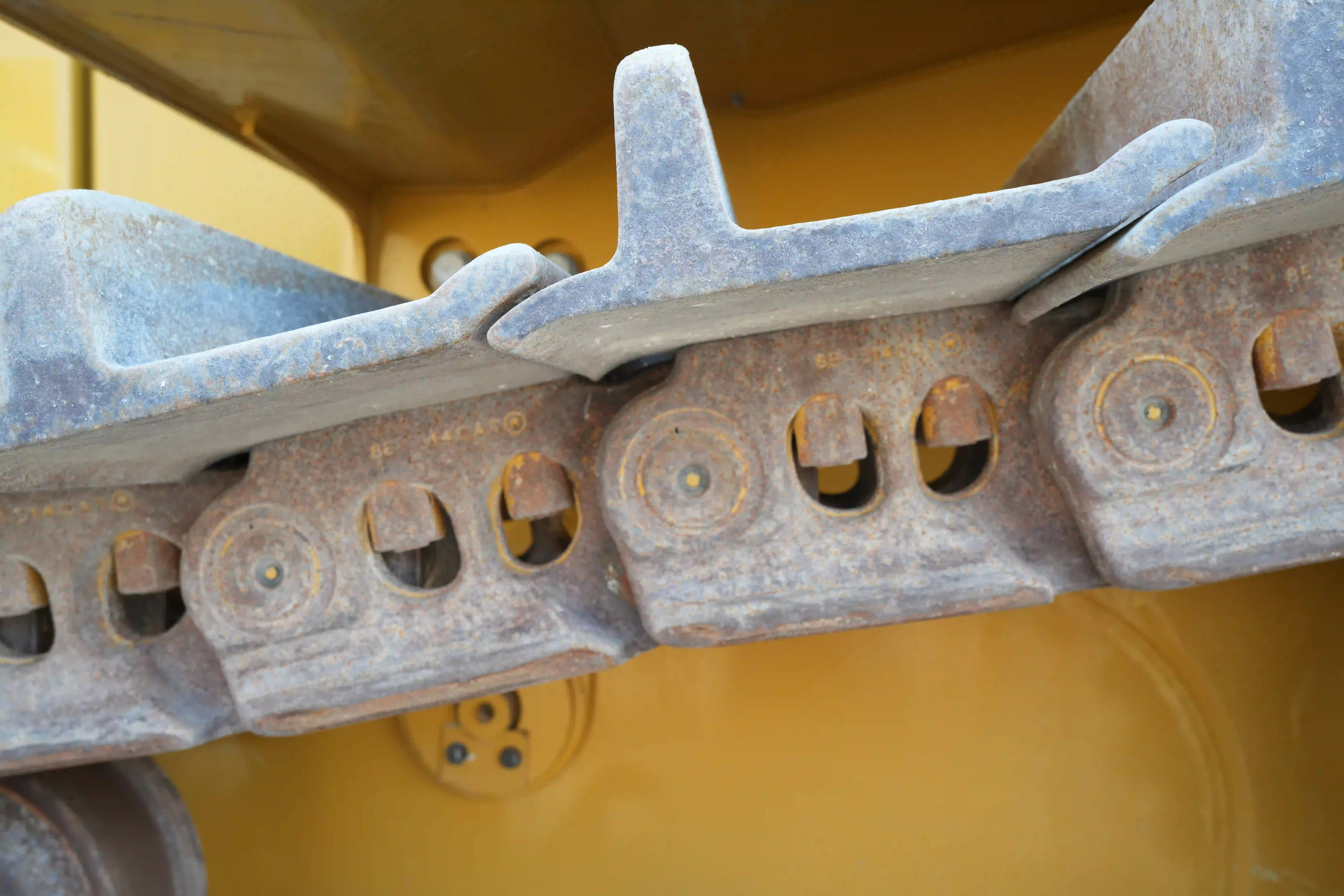 CDB-003-Cat-D8T-crawler-dozer-inspection-undercarriage-left-track-chain-5
