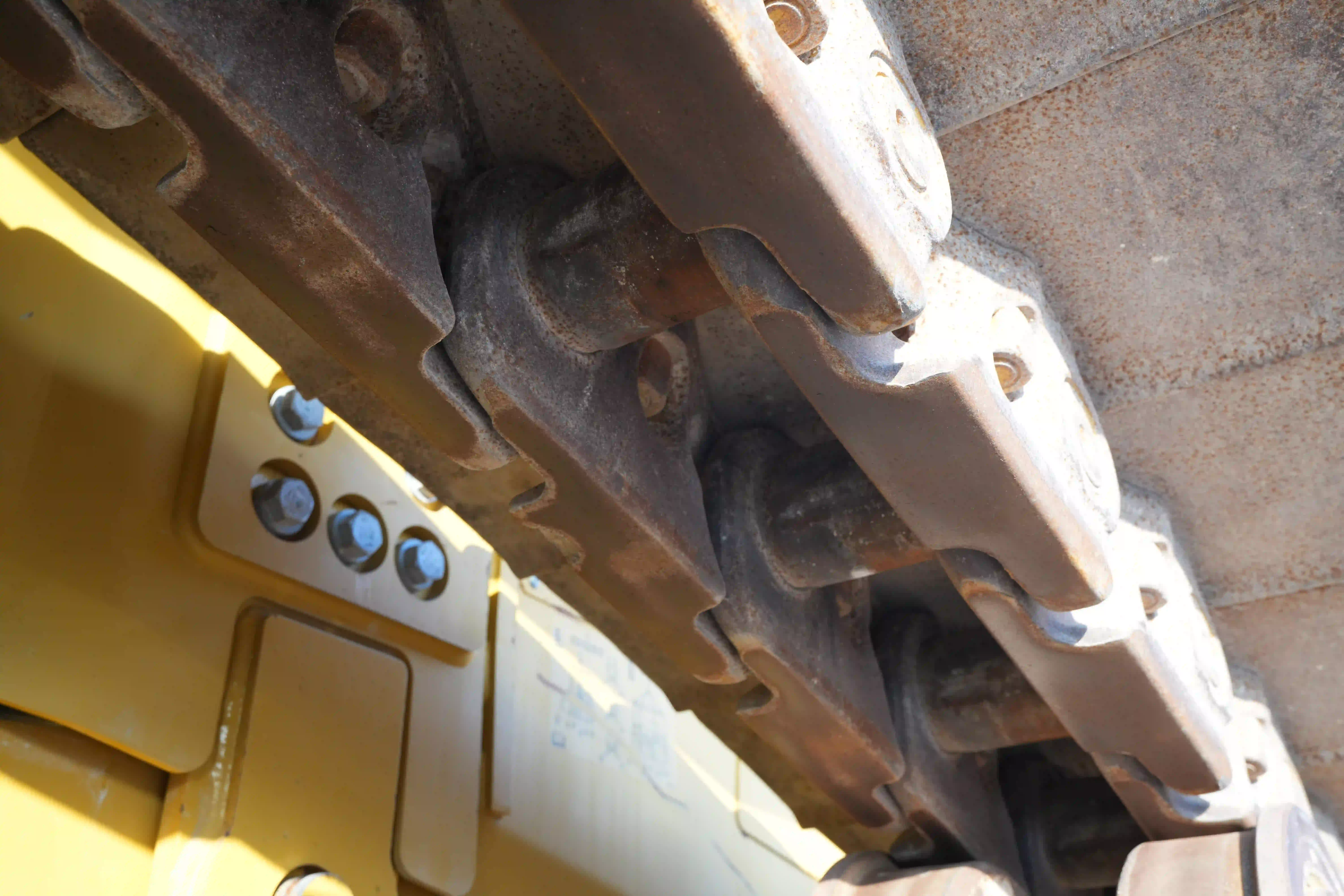 CDB-003-Cat-D8T-crawler-dozer-inspection-undercarriage-right-track-chain-2