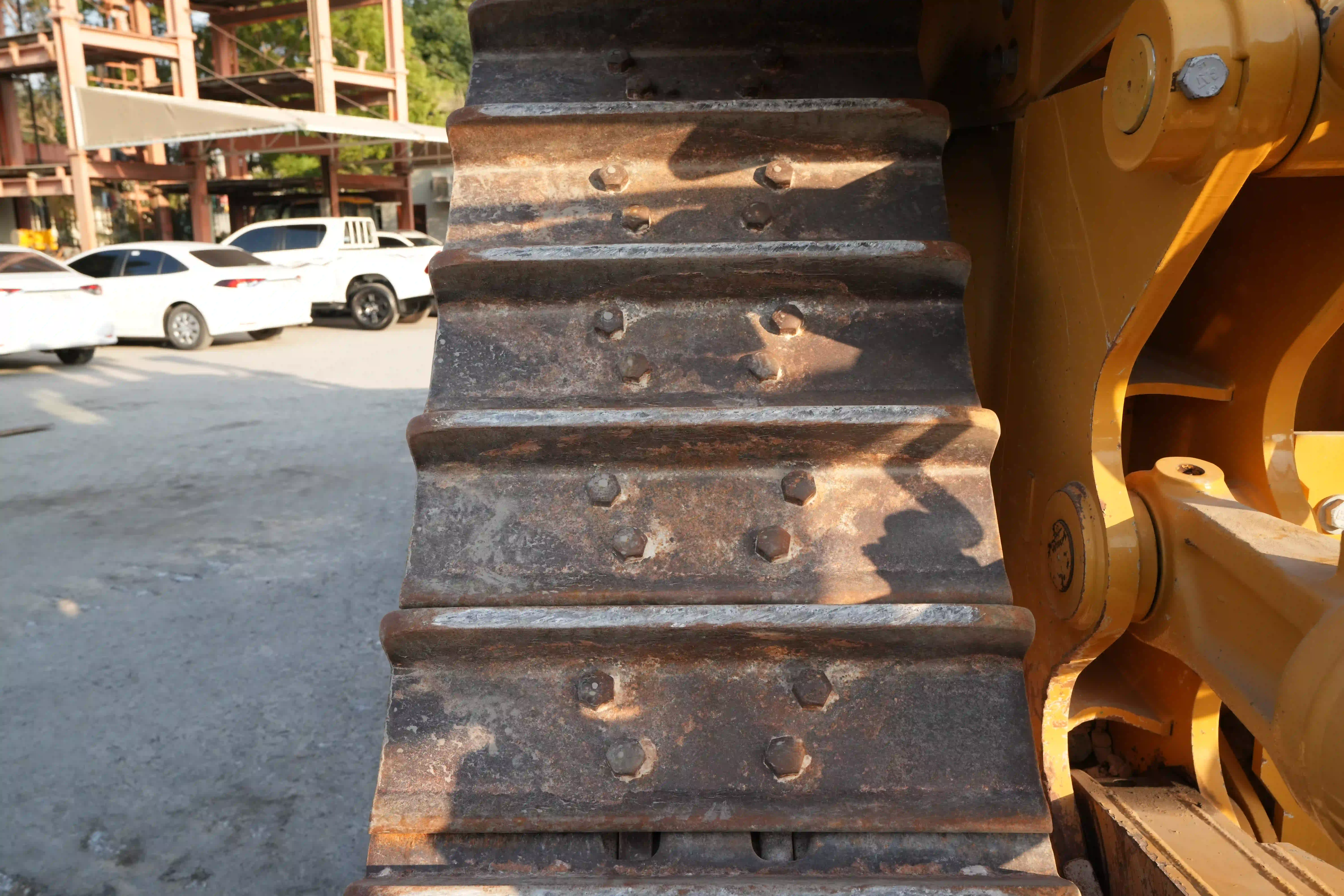 CDB-003-Cat-D8T-crawler-dozer-inspection-undercarriage-left-track-shoes-1