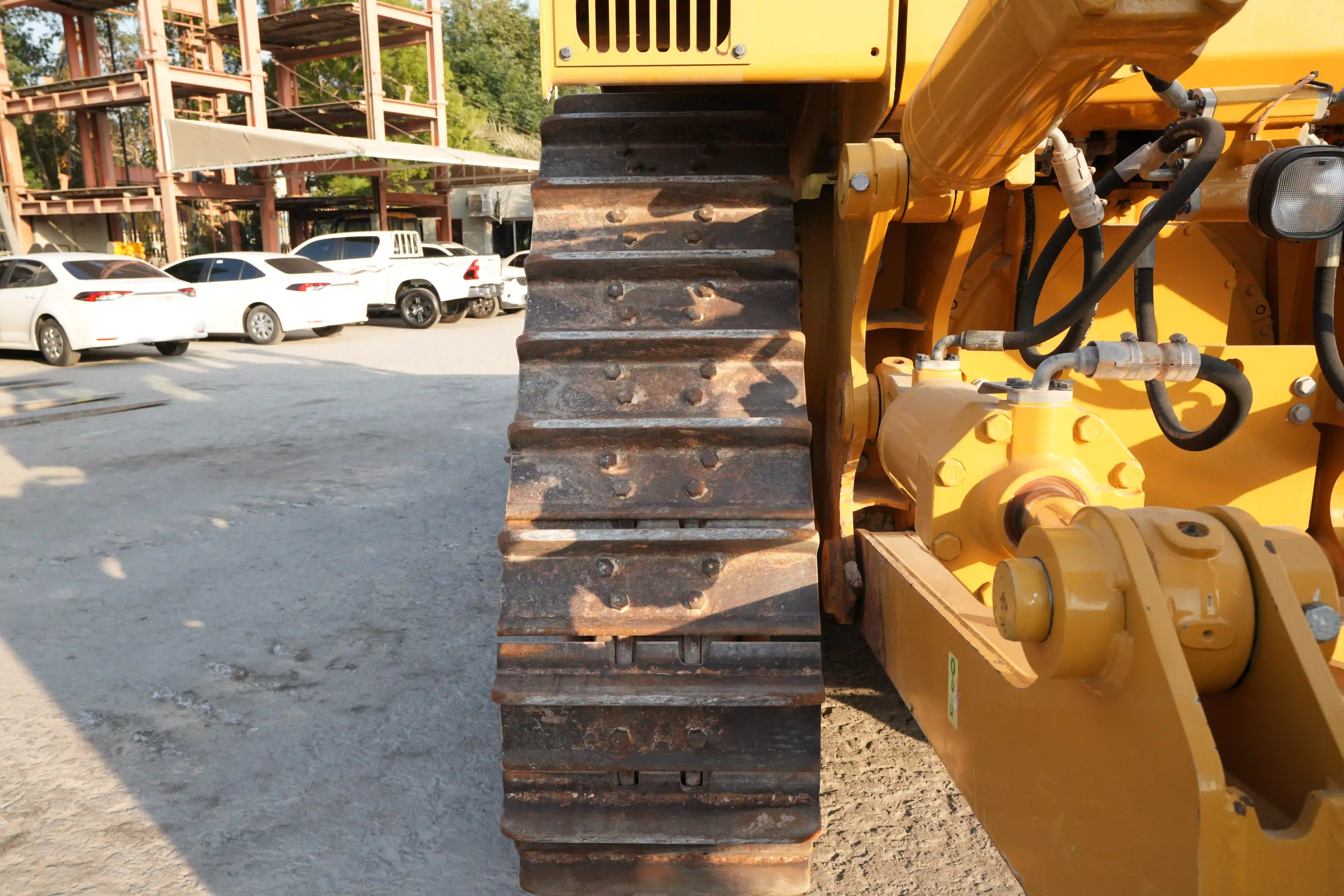 CDB-003-Cat-D8T-crawler-dozer-inspection-undercarriage-left-track-shoes-2