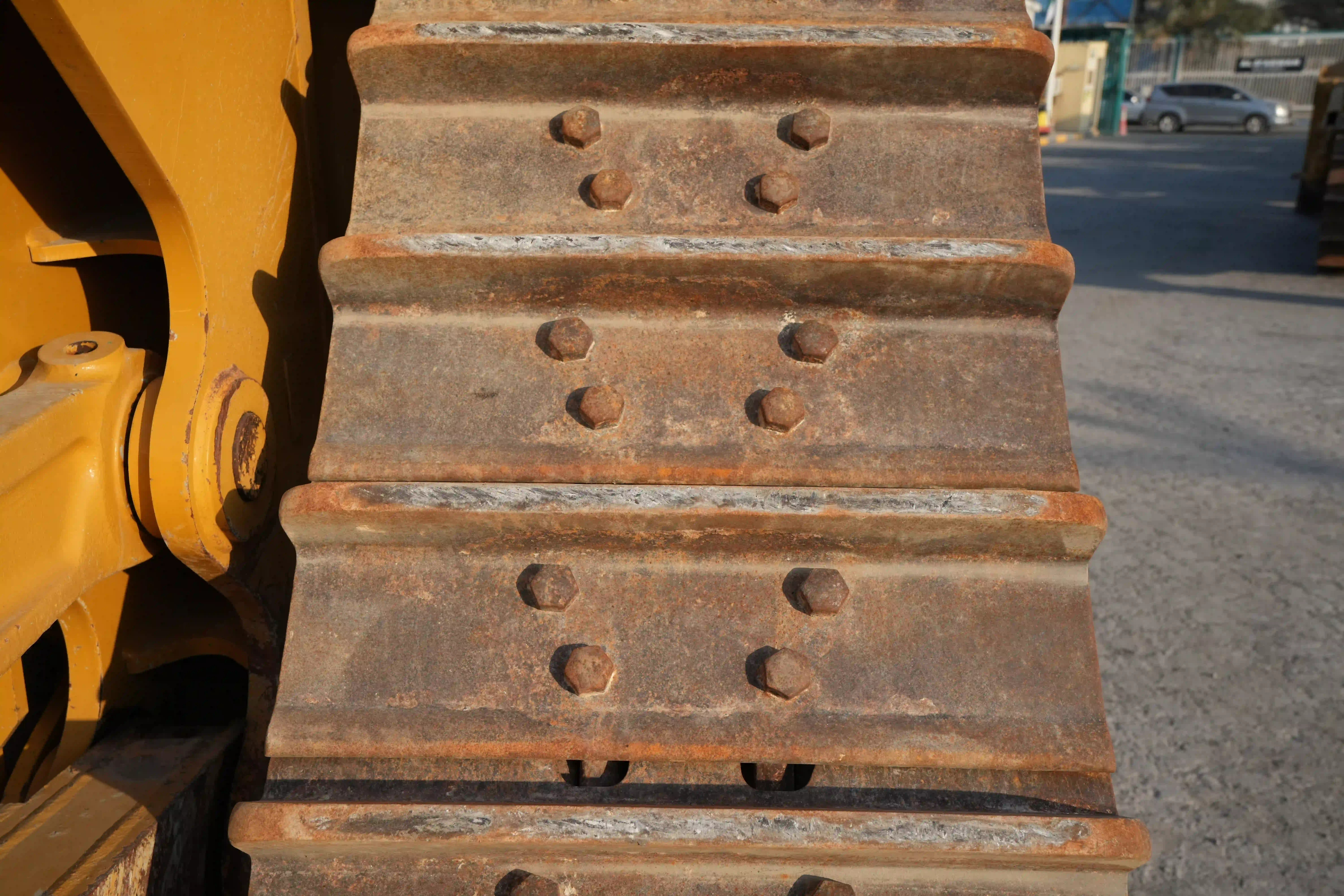 CDB-003-Cat-D8T-crawler-dozer-inspection-undercarriage-right-track-shoes-1