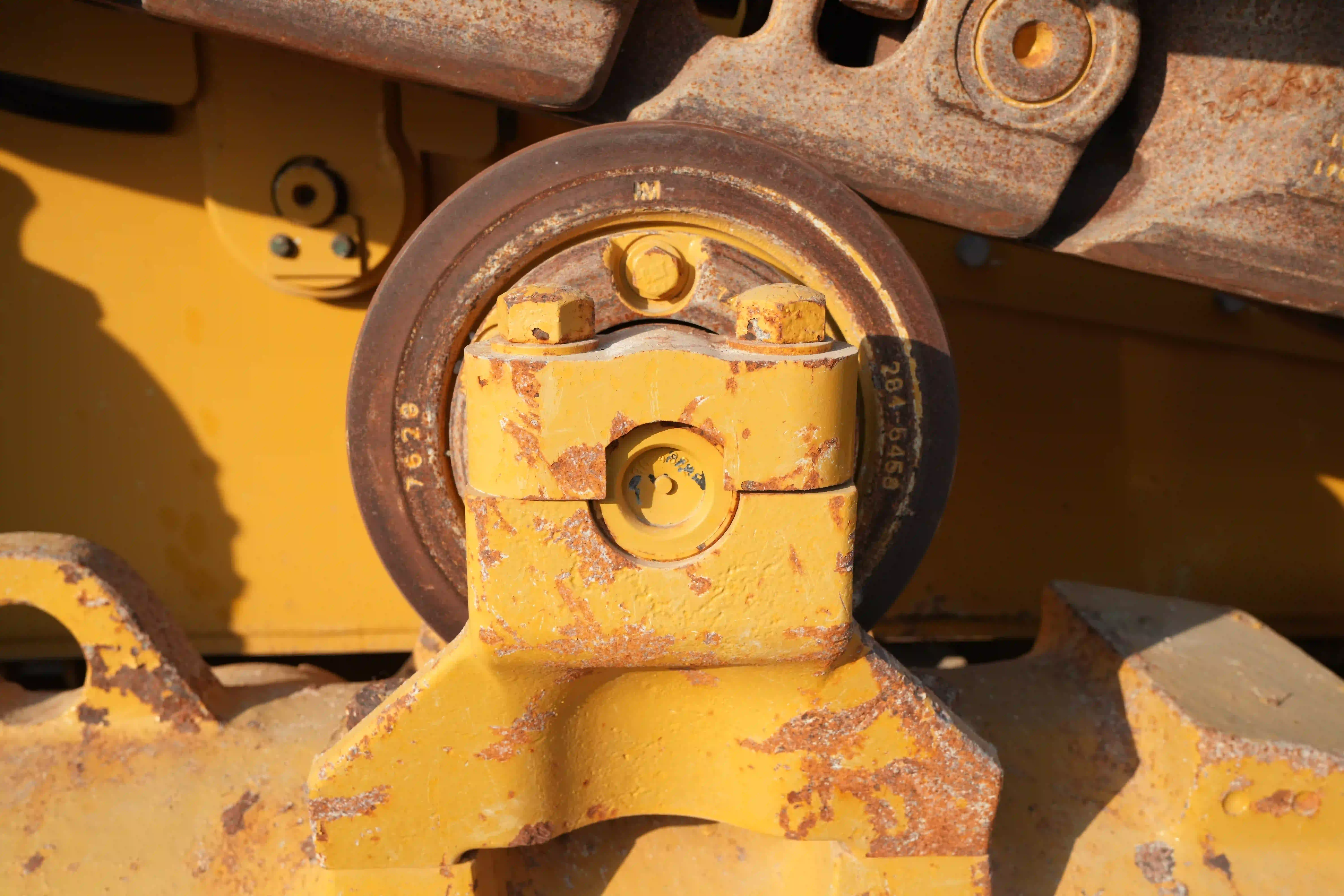 CDB-003-Cat-D8T-crawler-dozer-inspection-undercarriage-right-carrier-rollers-1