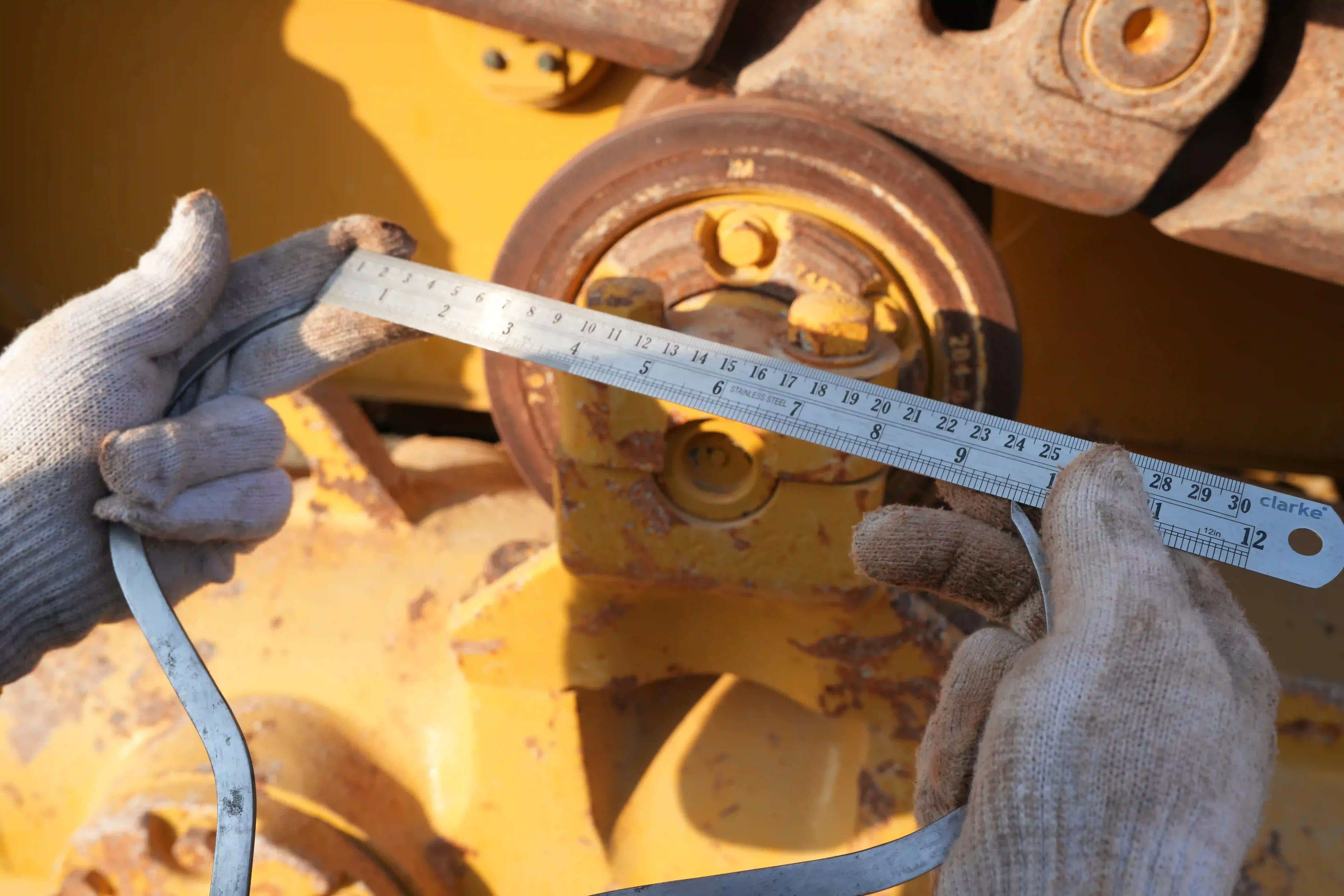 CDB-003-Cat-D8T-crawler-dozer-inspection-undercarriage-right-carrier-rollers-2