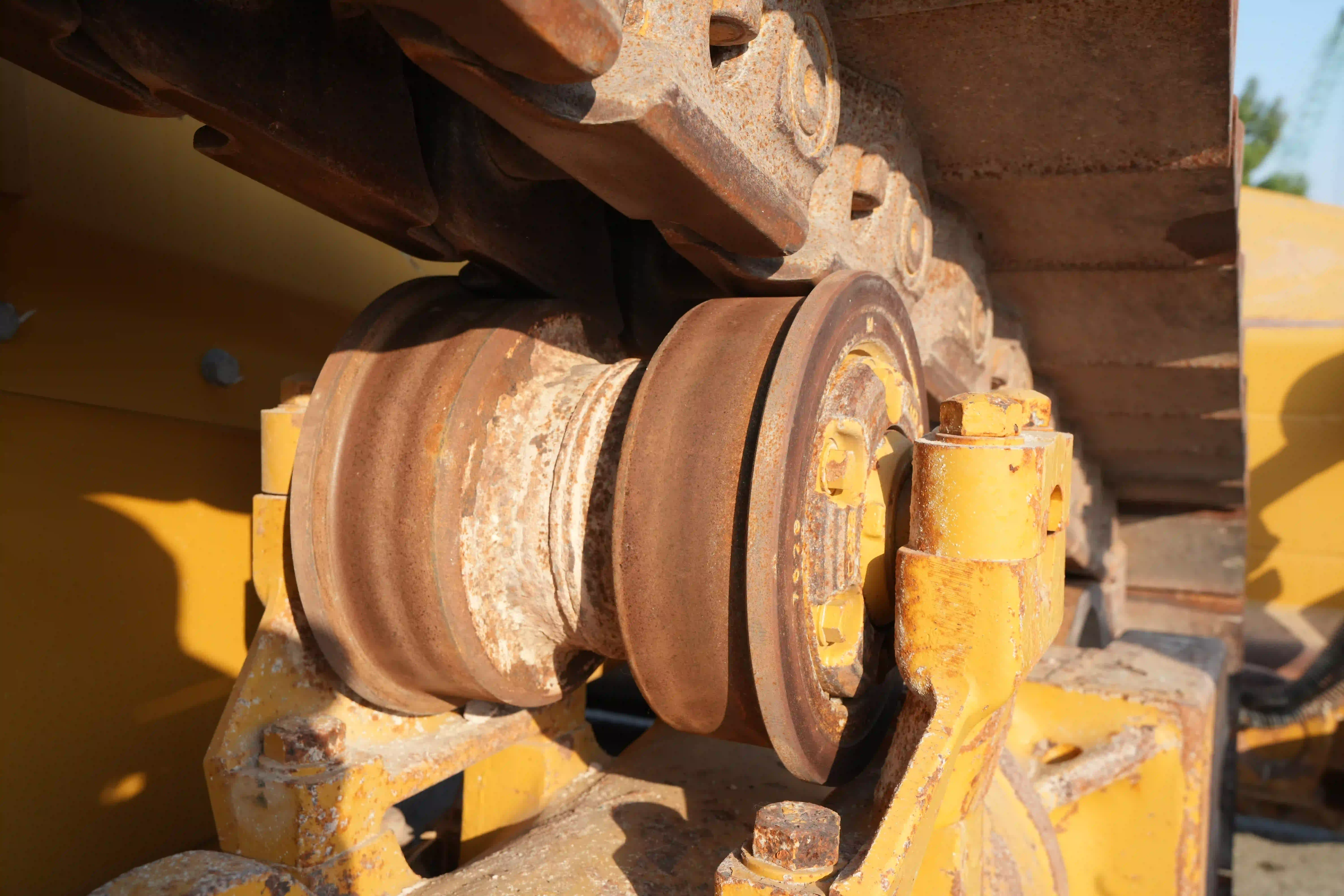 CDB-003-Cat-D8T-crawler-dozer-inspection-undercarriage-right-carrier-rollers-3