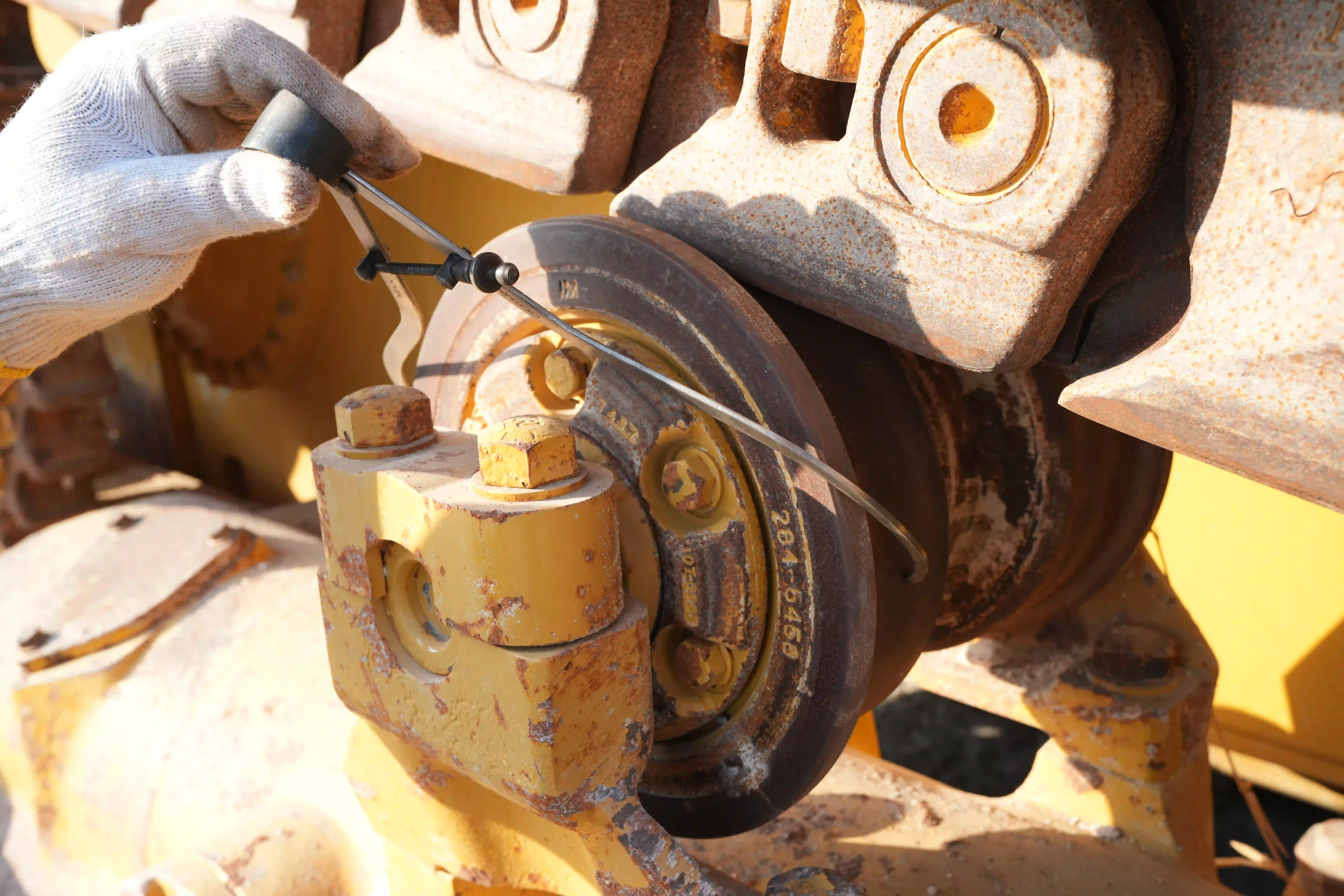 CDB-003-Cat-D8T-crawler-dozer-inspection-undercarriage-right-carrier-rollers-4