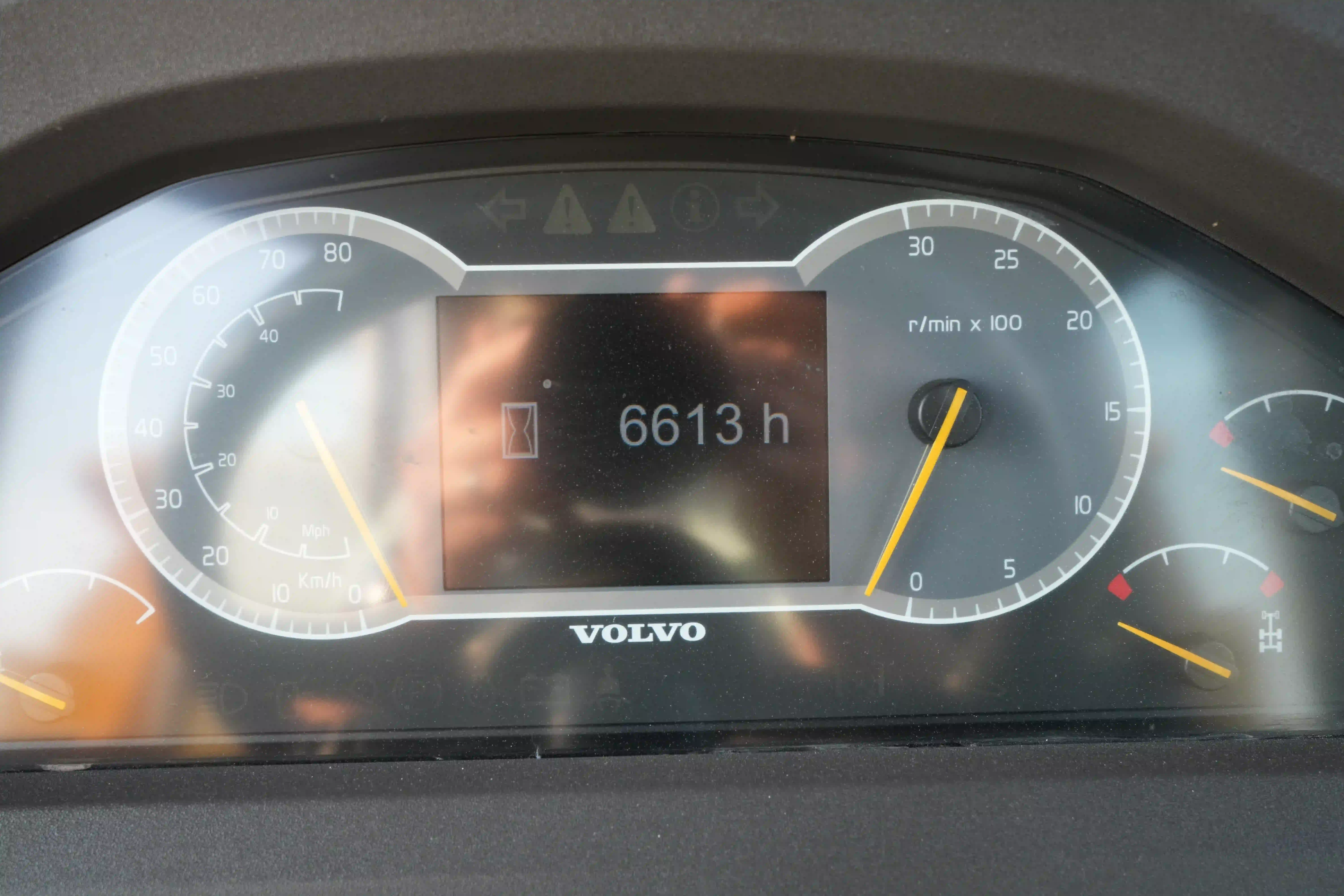 ADT-003-Volvo-A40G-articulated-dump-truck-inspection-general-hour-meter