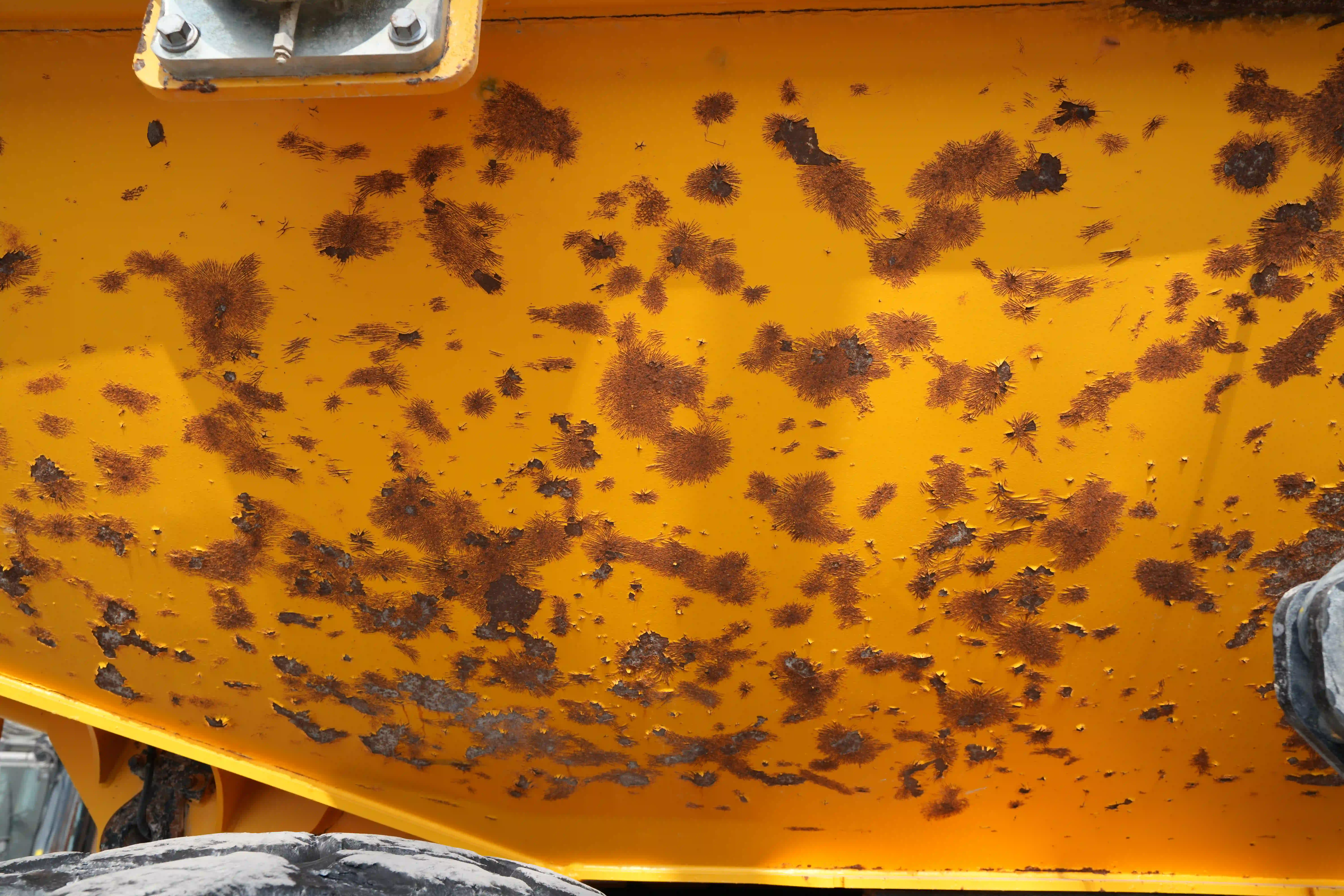ADT-003-Volvo-A40G-articulated-dump-truck-inspection-structure-paint-1
