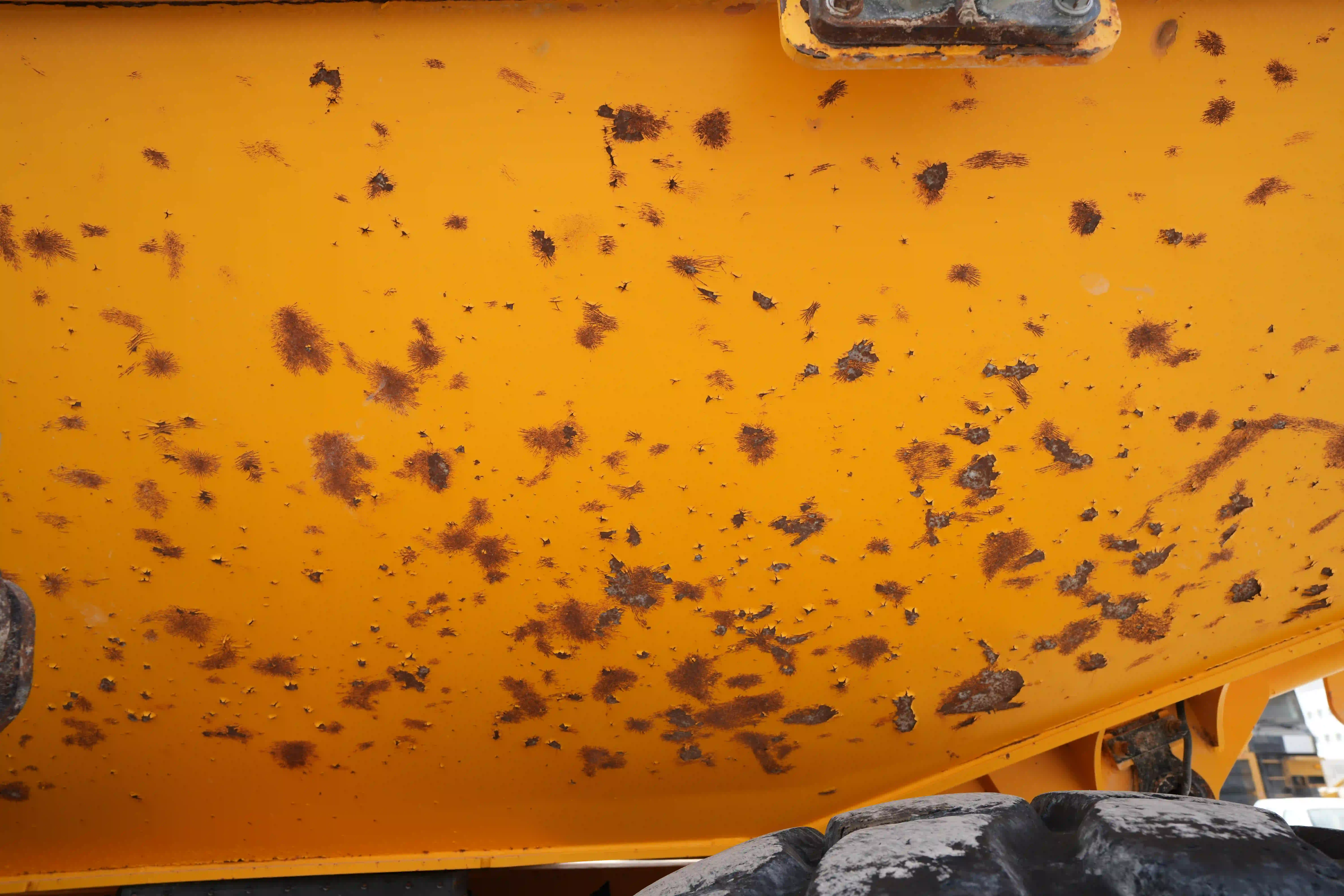 ADT-003-Volvo-A40G-articulated-dump-truck-inspection-structure-paint-2