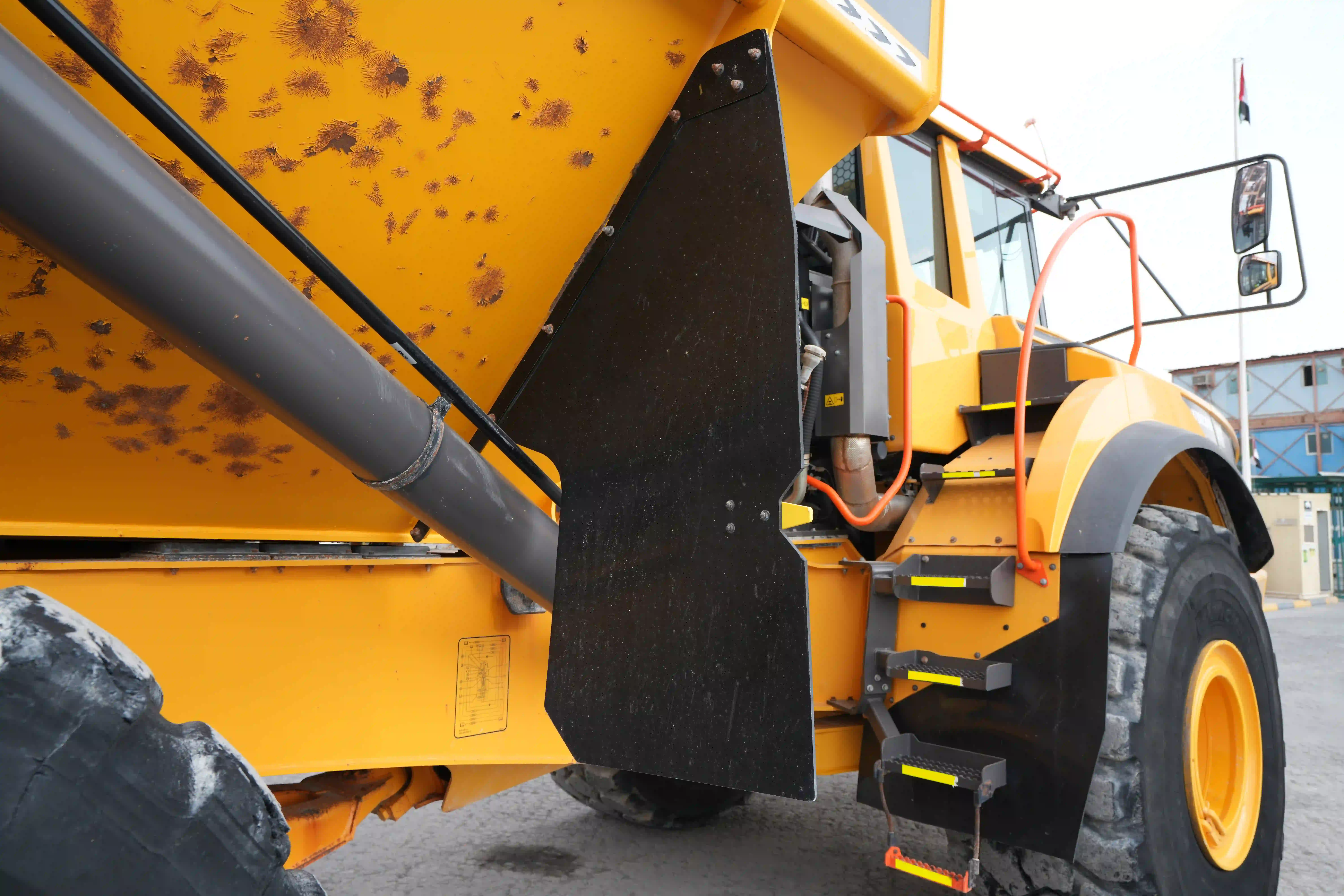 ADT-003-Volvo-A40G-articulated-dump-truck-inspection-structure-sheet-metal-fiberglass-3