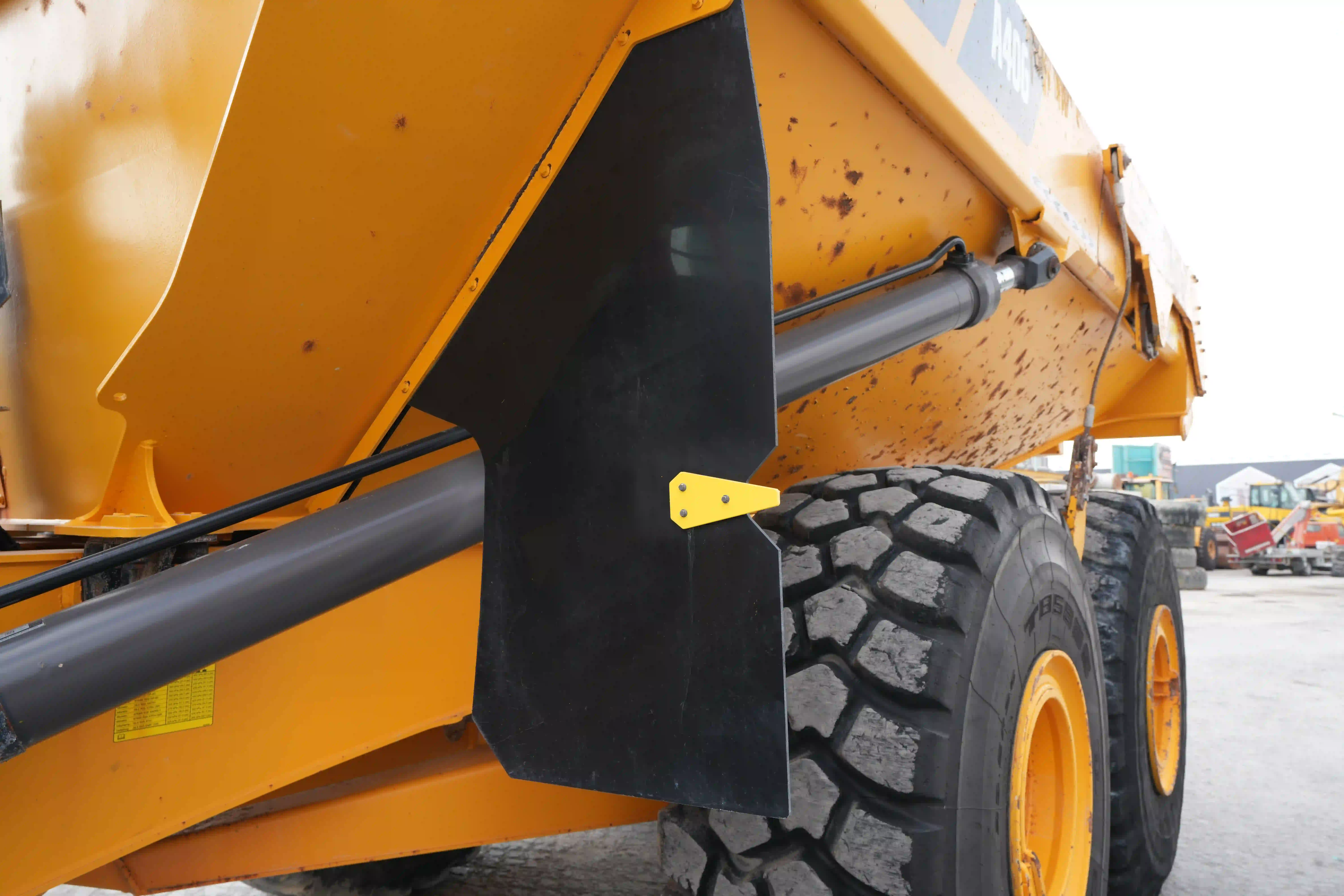 ADT-003-Volvo-A40G-articulated-dump-truck-inspection-structure-sheet-metal-fiberglass-4