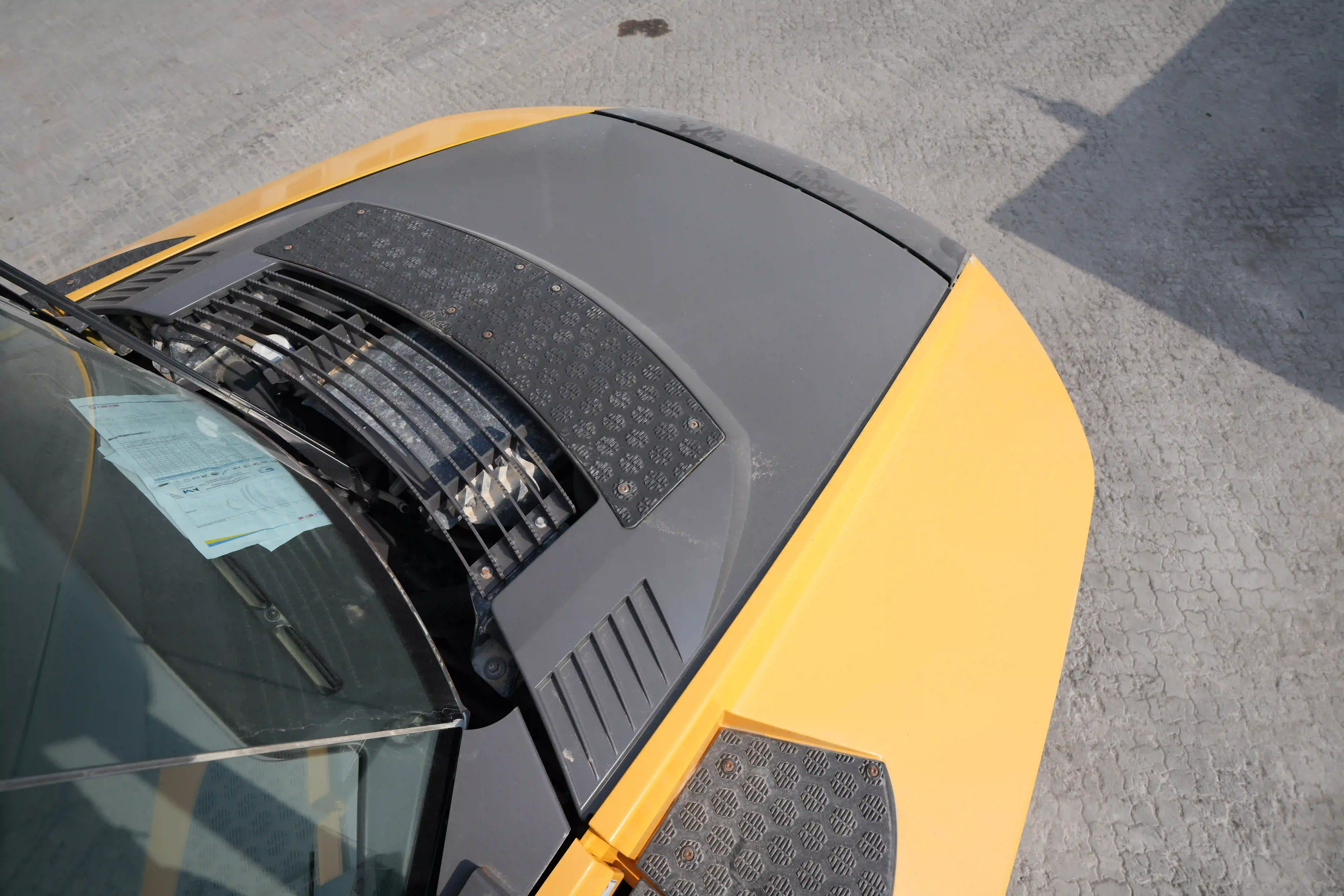 ADT-003-Volvo-A40G-articulated-dump-truck-inspection-structure-sheet-metal-fiberglass-5