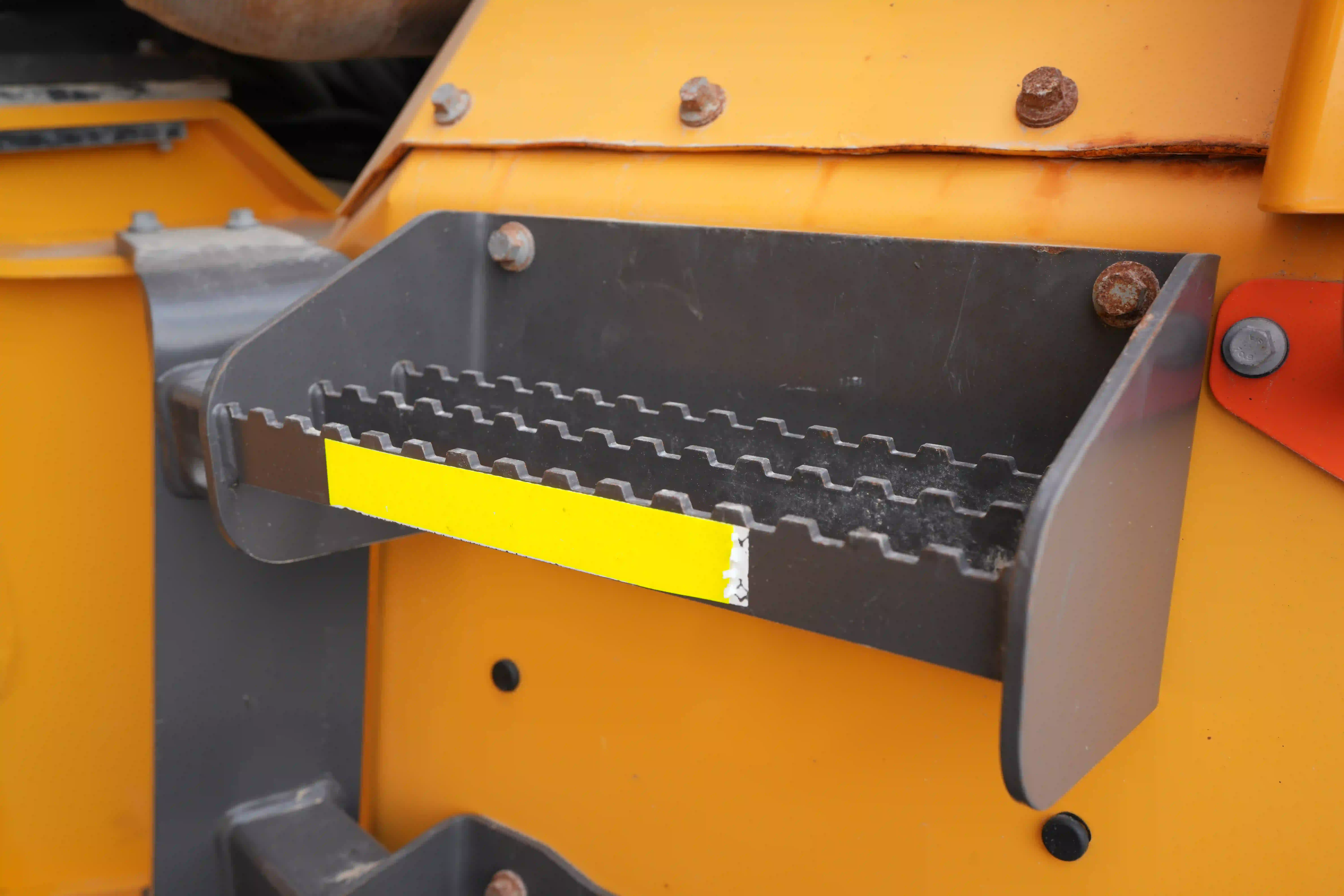 ADT-003-Volvo-A40G-articulated-dump-truck-inspection-structure-steps-ladders-1