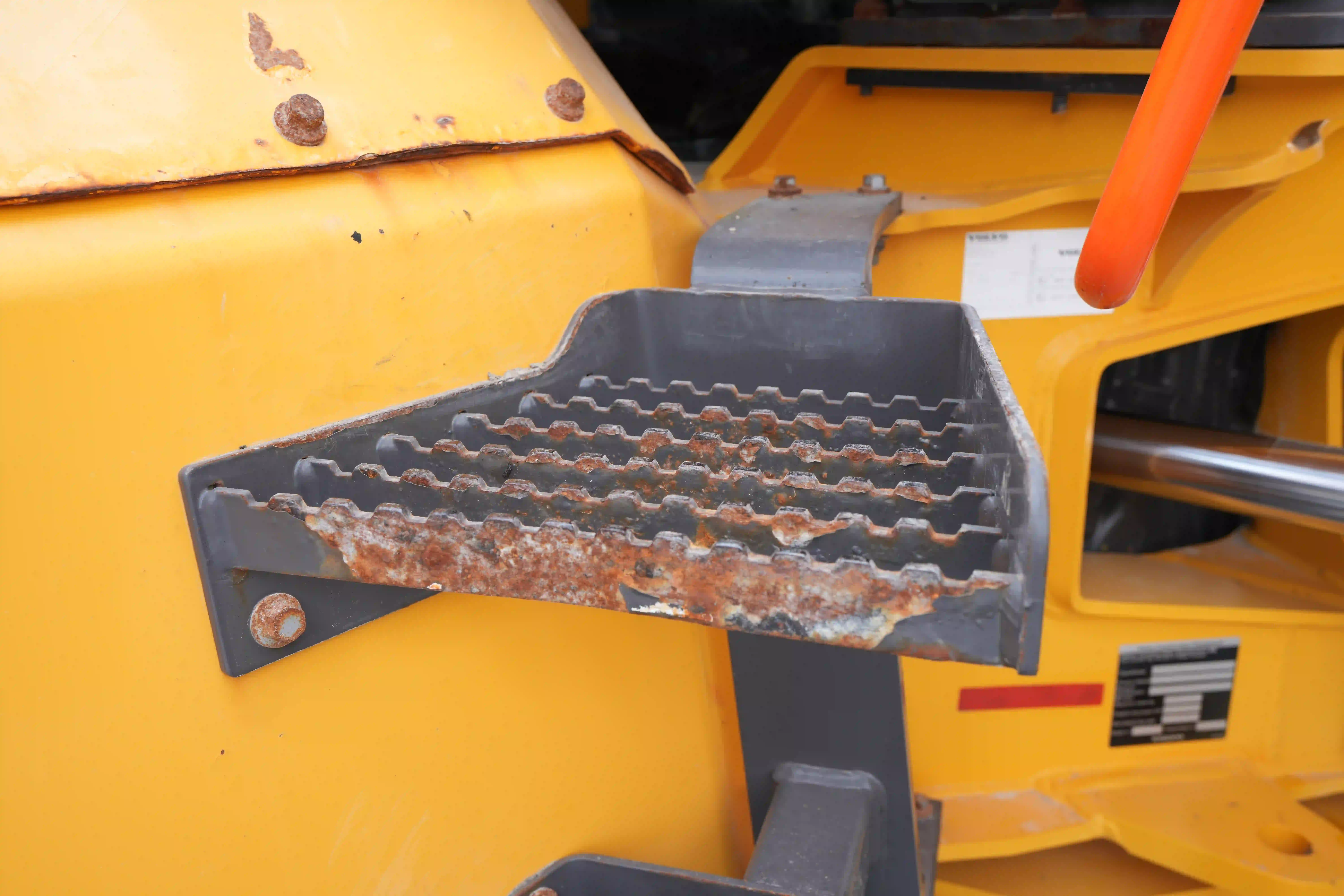 ADT-003-Volvo-A40G-articulated-dump-truck-inspection-structure-steps-ladders-2
