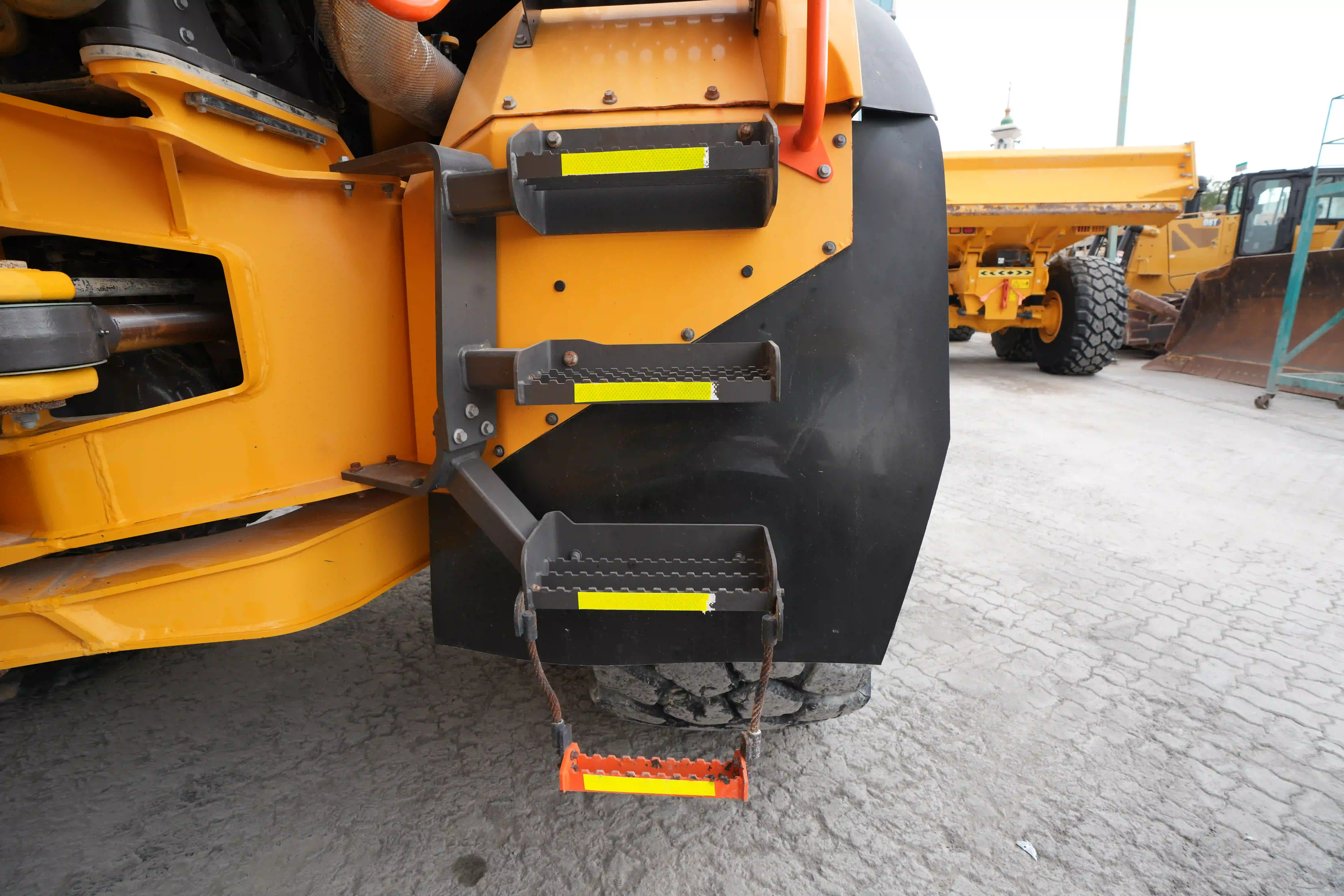 ADT-003-Volvo-A40G-articulated-dump-truck-inspection-structure-steps-ladders-3