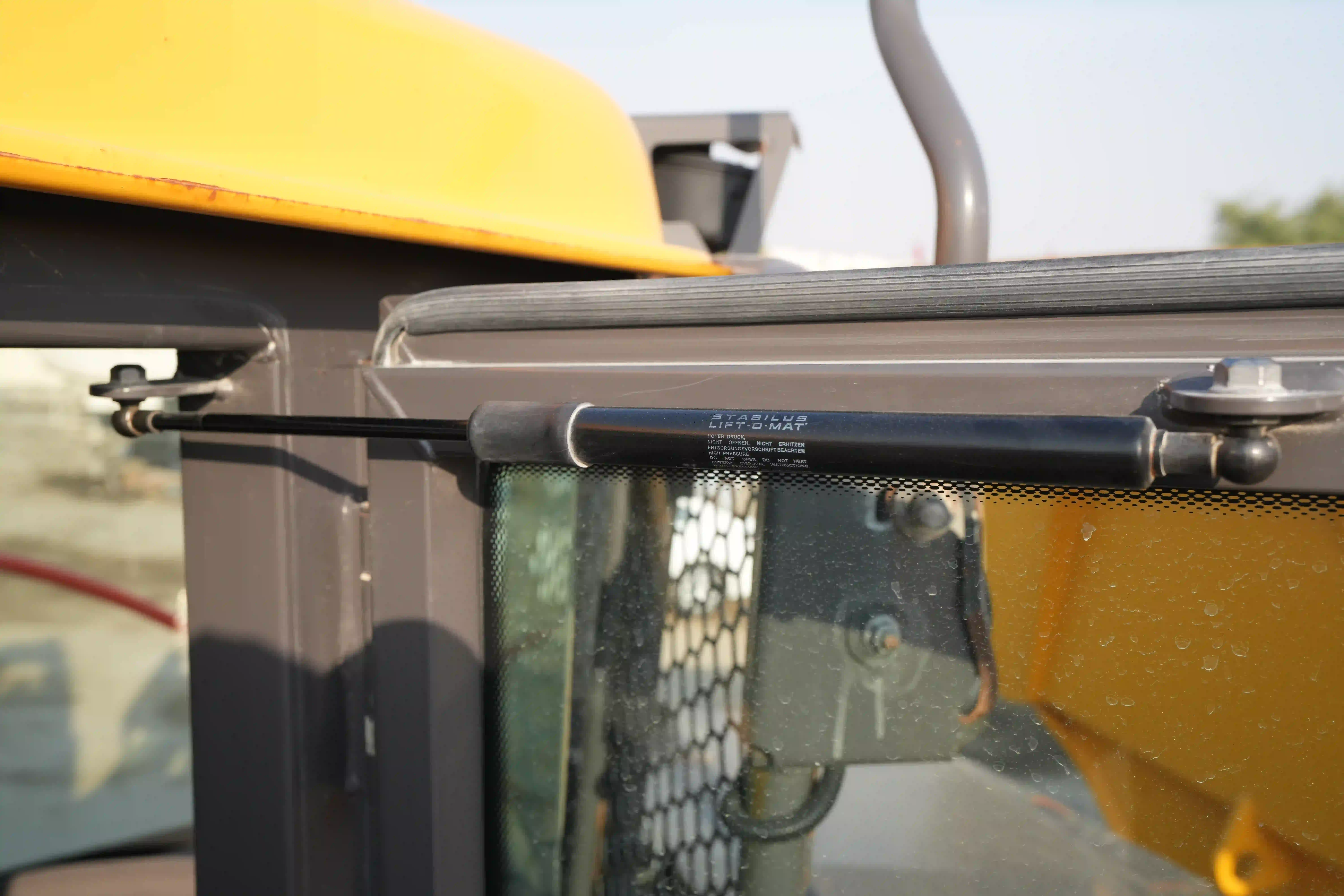 ADT-003-Volvo-A40G-articulated-dump-truck-inspection-structure-doors-2