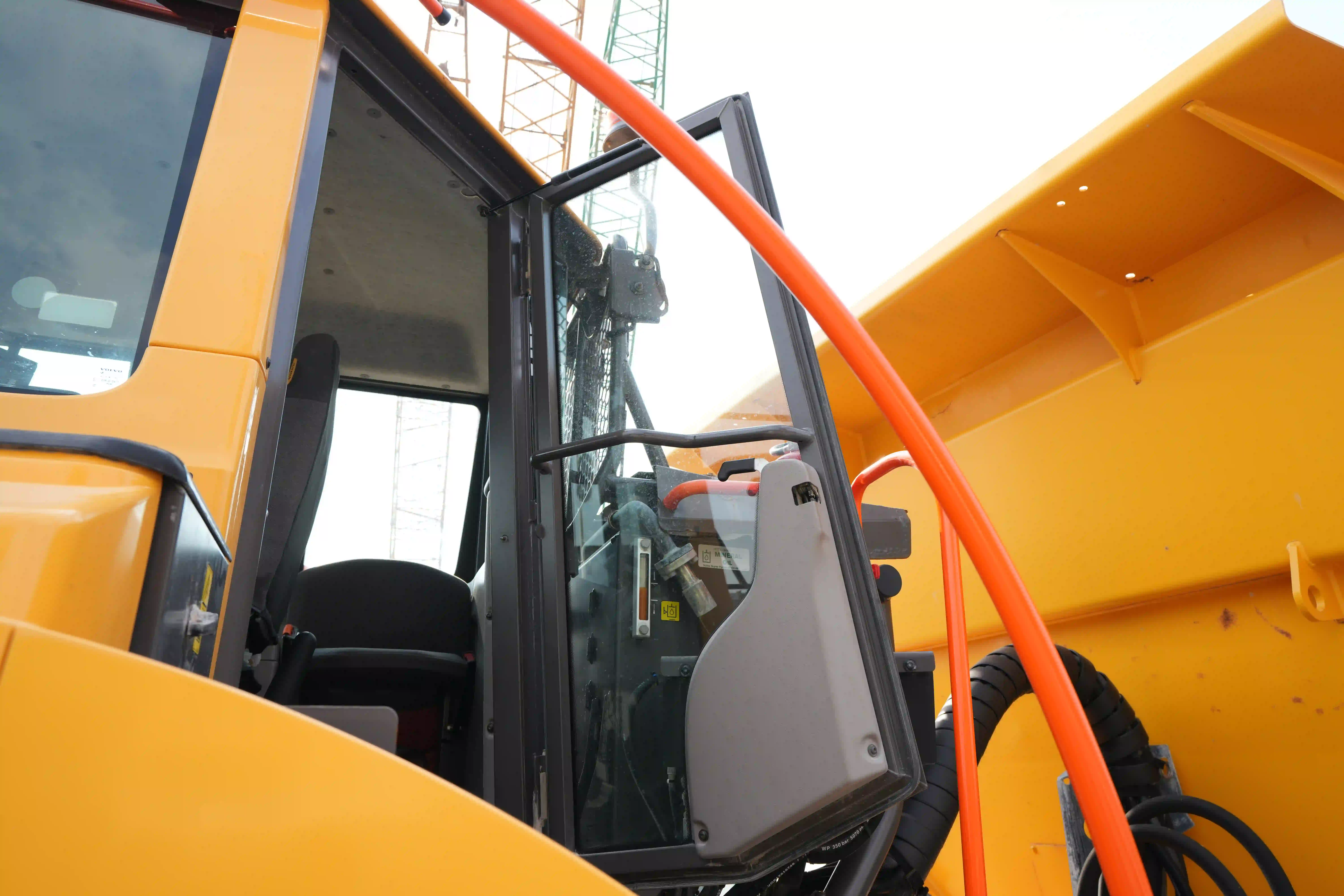 ADT-003-Volvo-A40G-articulated-dump-truck-inspection-structure-doors-4