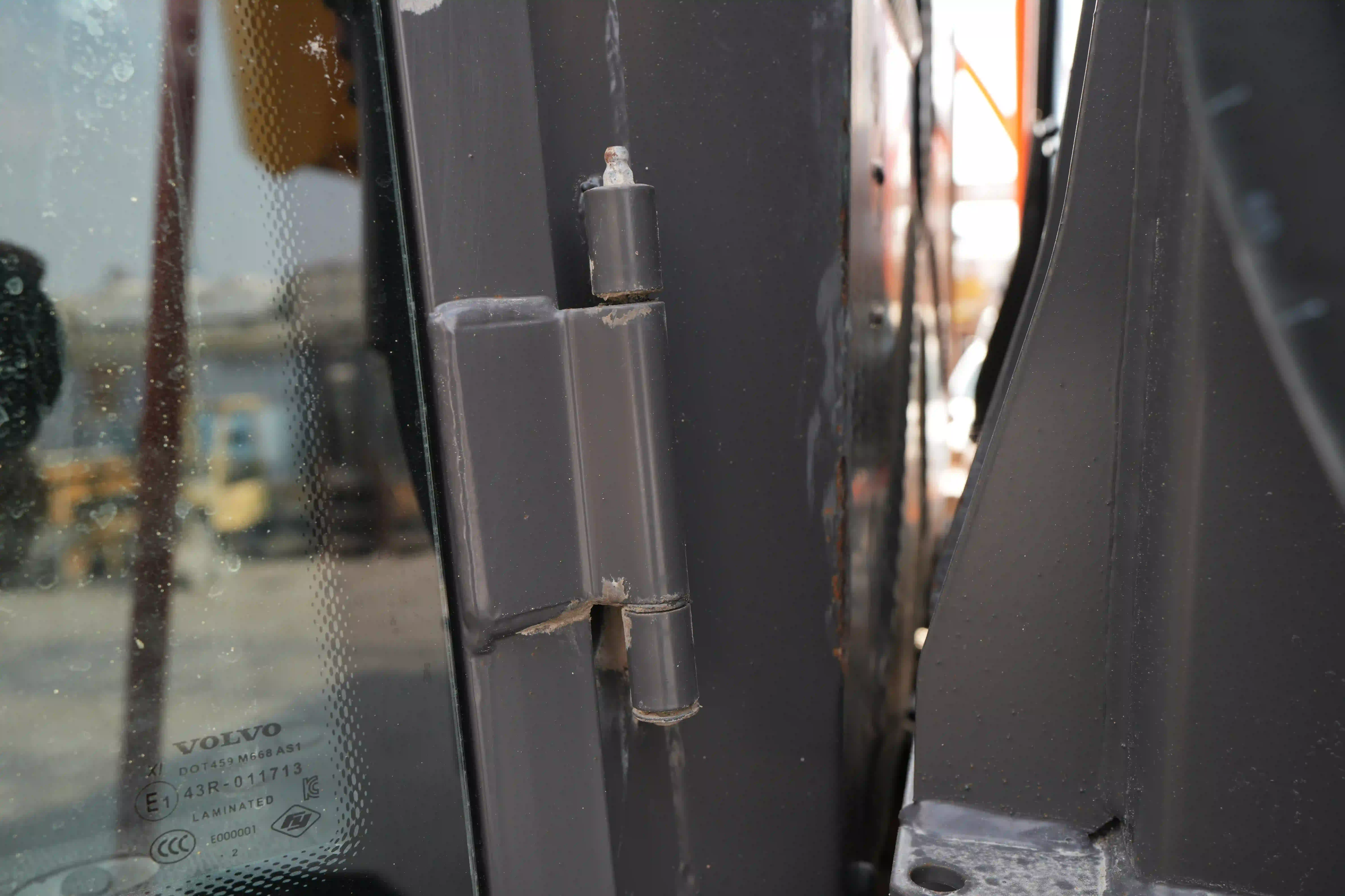 ADT-003-Volvo-A40G-articulated-dump-truck-inspection-structure-doors-5