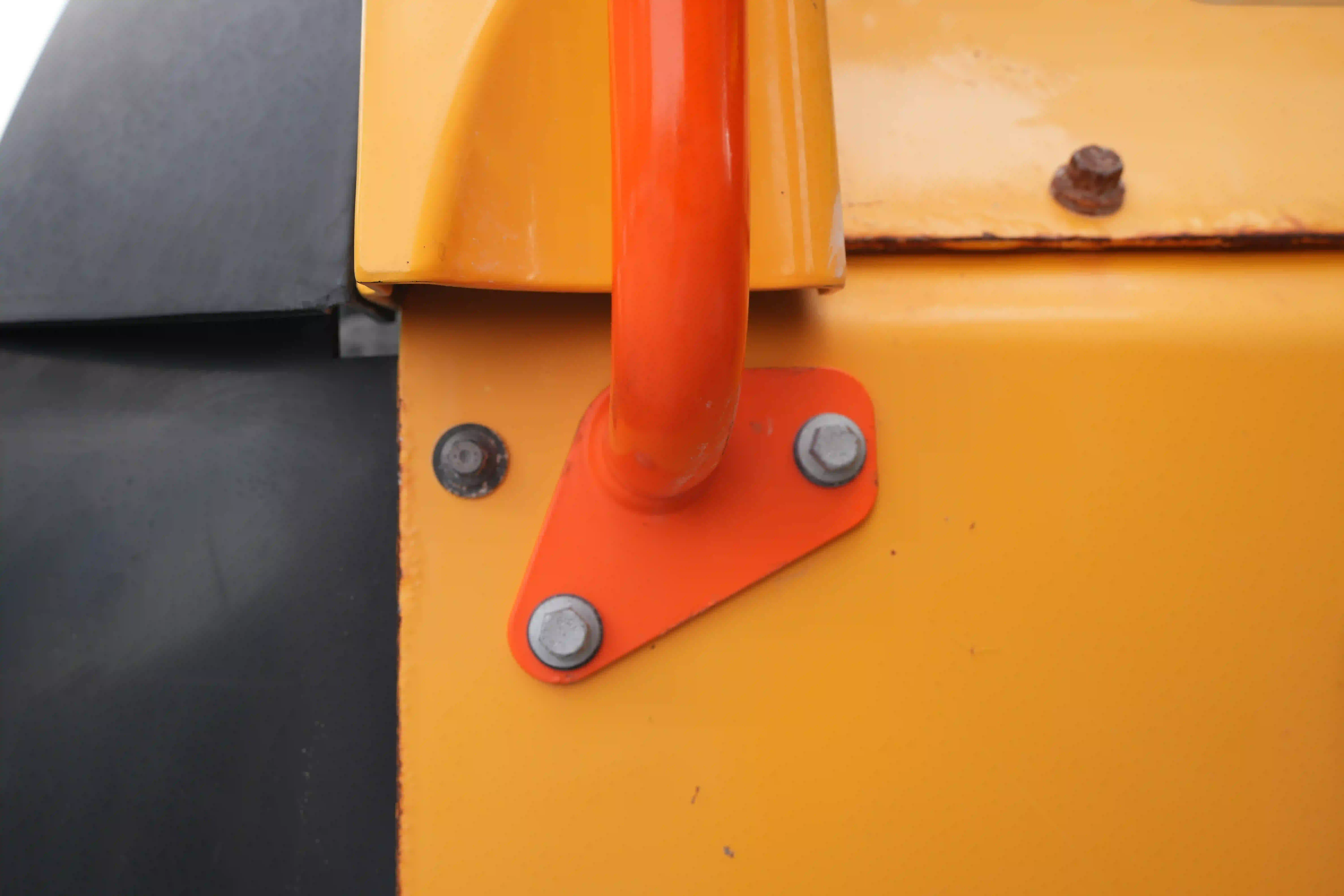 ADT-003-Volvo-A40G-articulated-dump-truck-inspection-structure-handrails-1