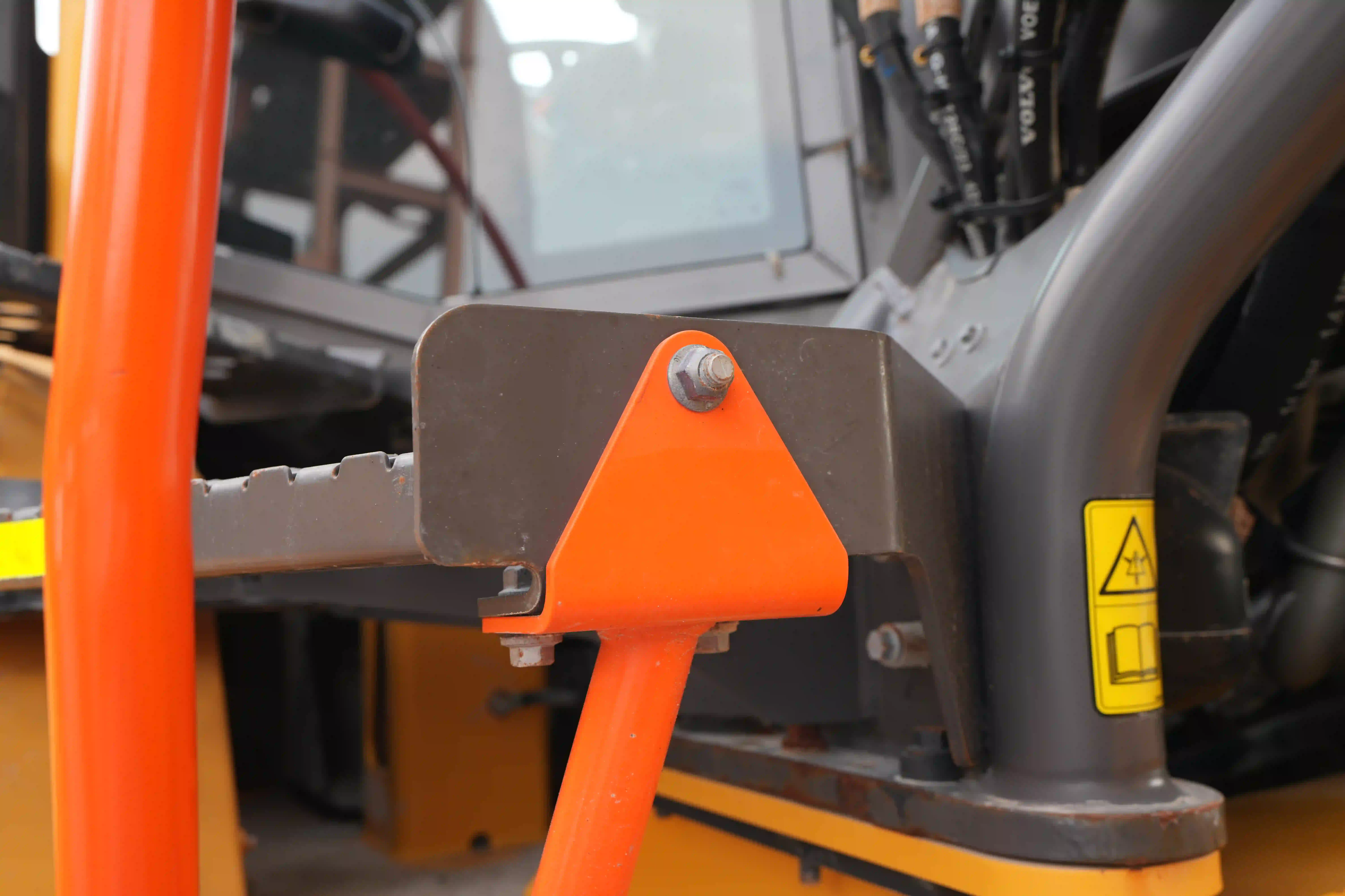 ADT-003-Volvo-A40G-articulated-dump-truck-inspection-structure-handrails-2