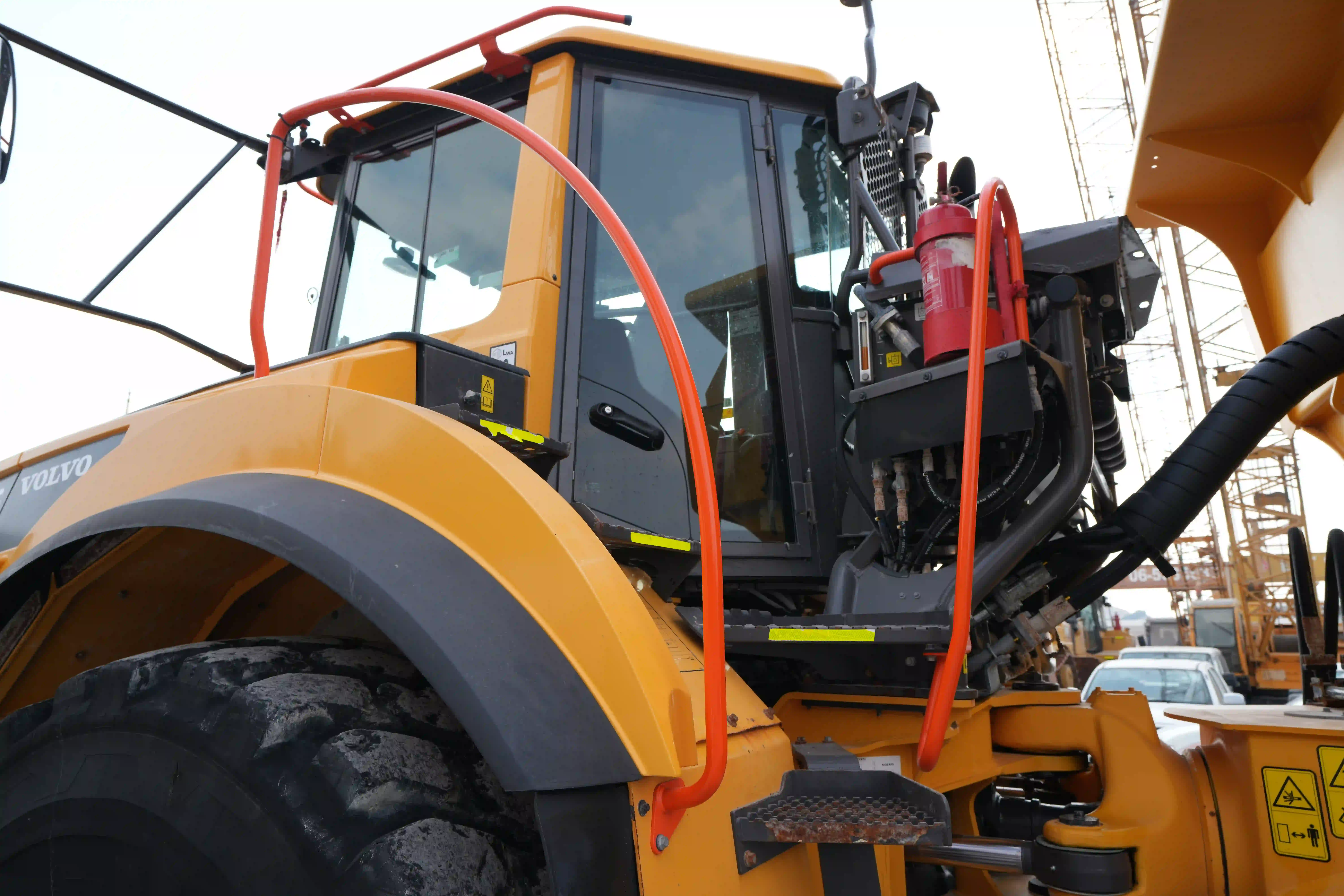 ADT-003-Volvo-A40G-articulated-dump-truck-inspection-structure-handrails-4