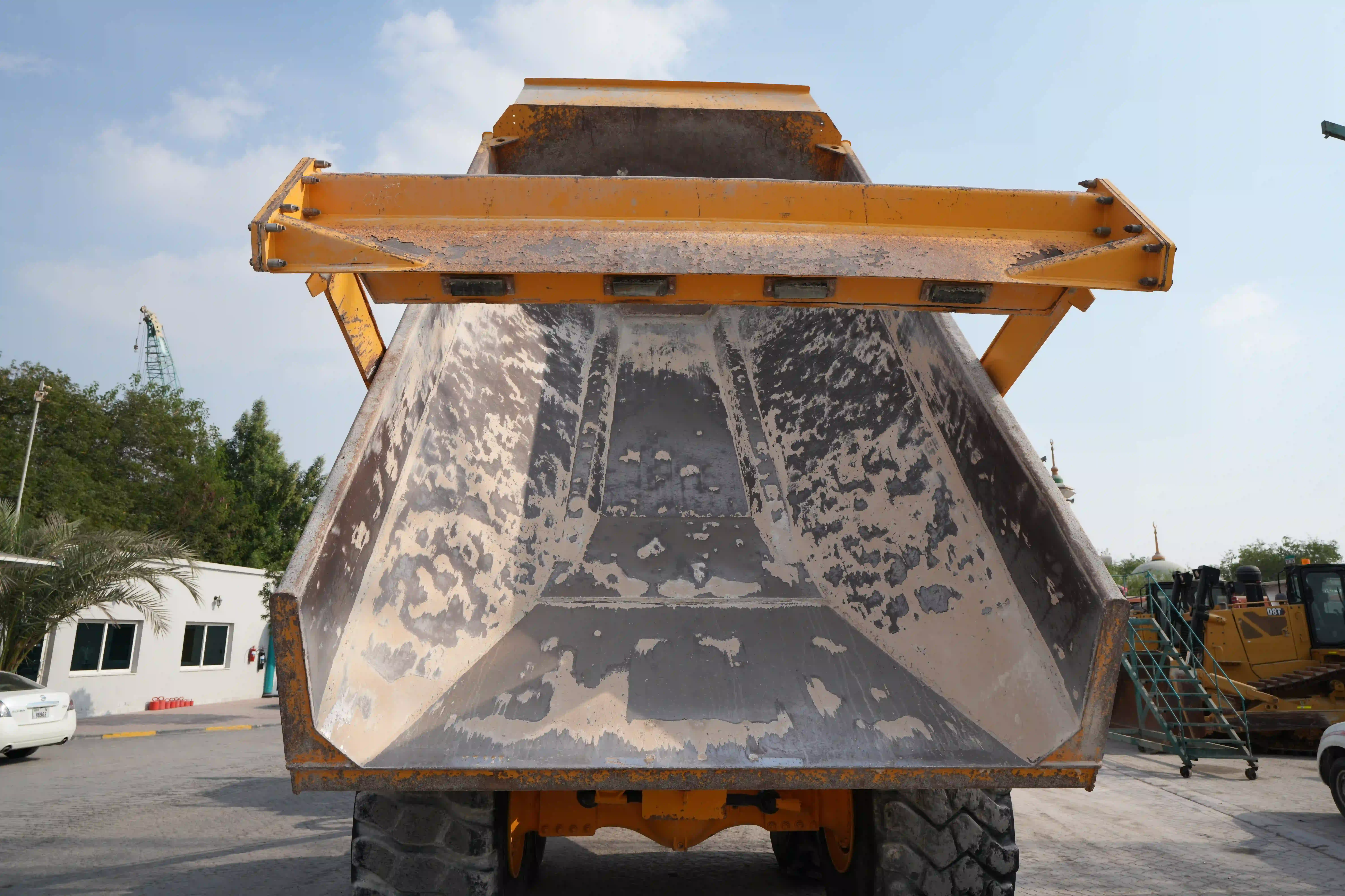 ADT-003-Volvo-A40G-articulated-dump-truck-inspection-structure-drump-body-3