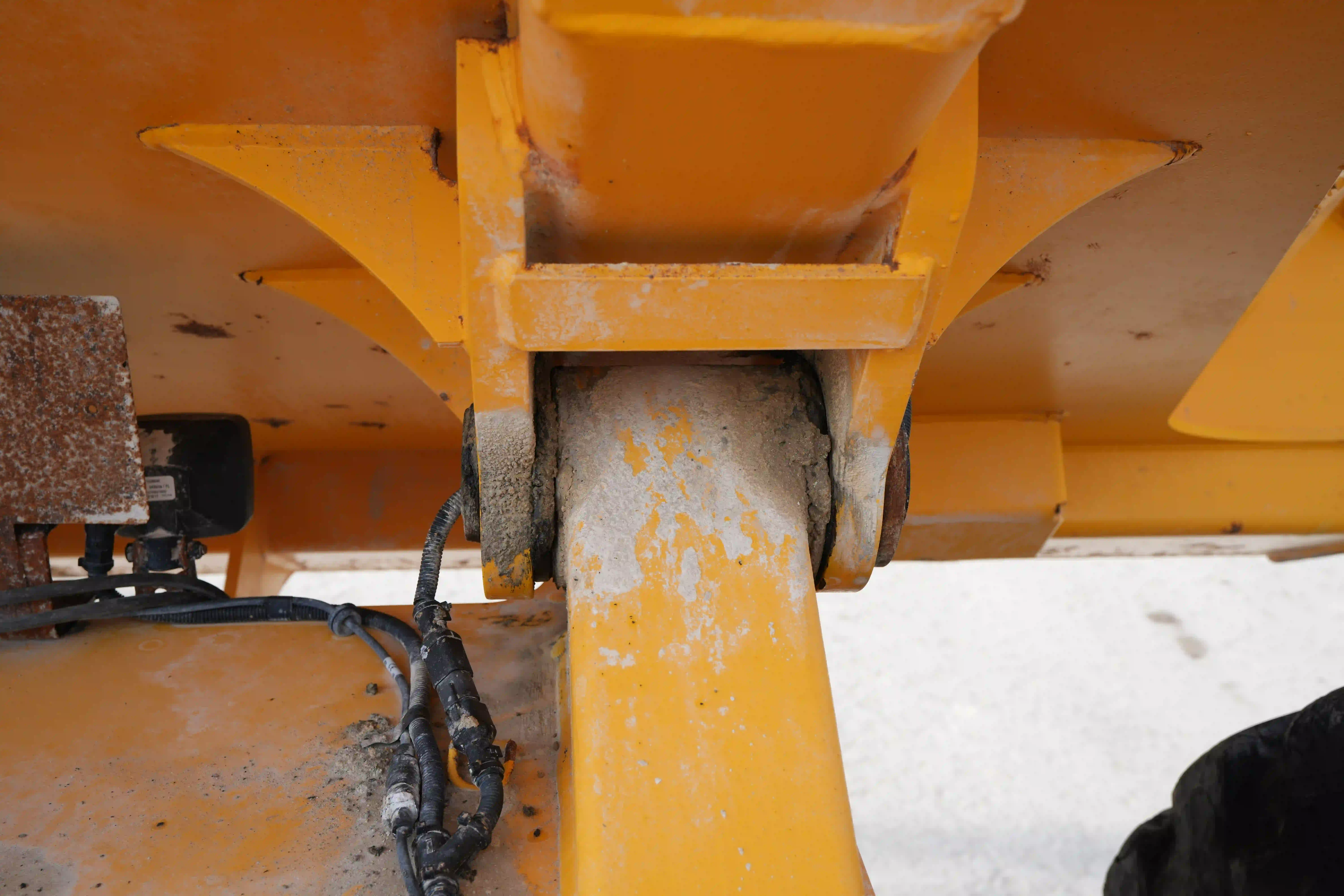 ADT-003-Volvo-A40G-articulated-dump-truck-inspection-structure-drump-body-5