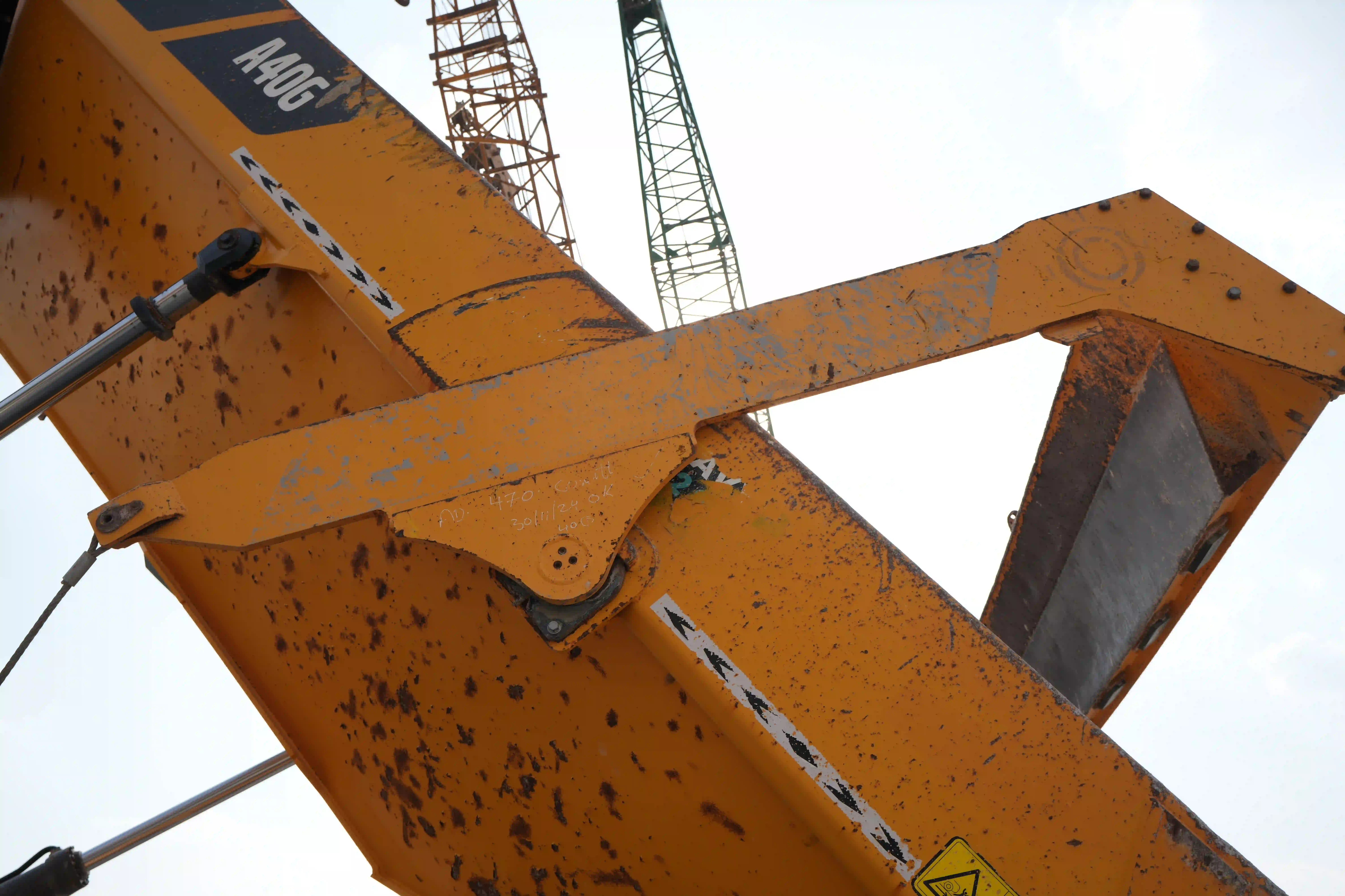 ADT-003-Volvo-A40G-articulated-dump-truck-inspection-structure-tailgate-1