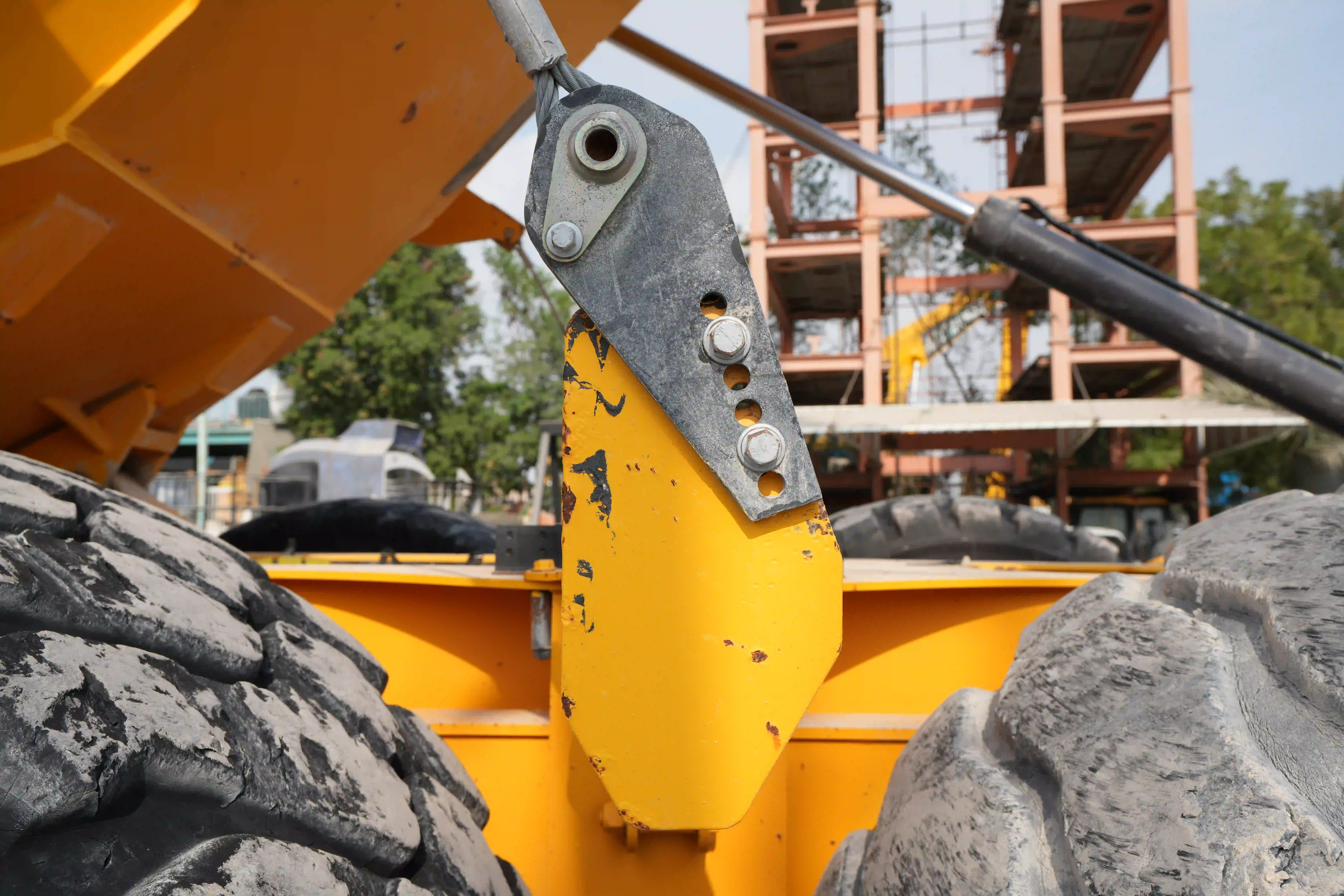 ADT-003-Volvo-A40G-articulated-dump-truck-inspection-structure-tailgate-2