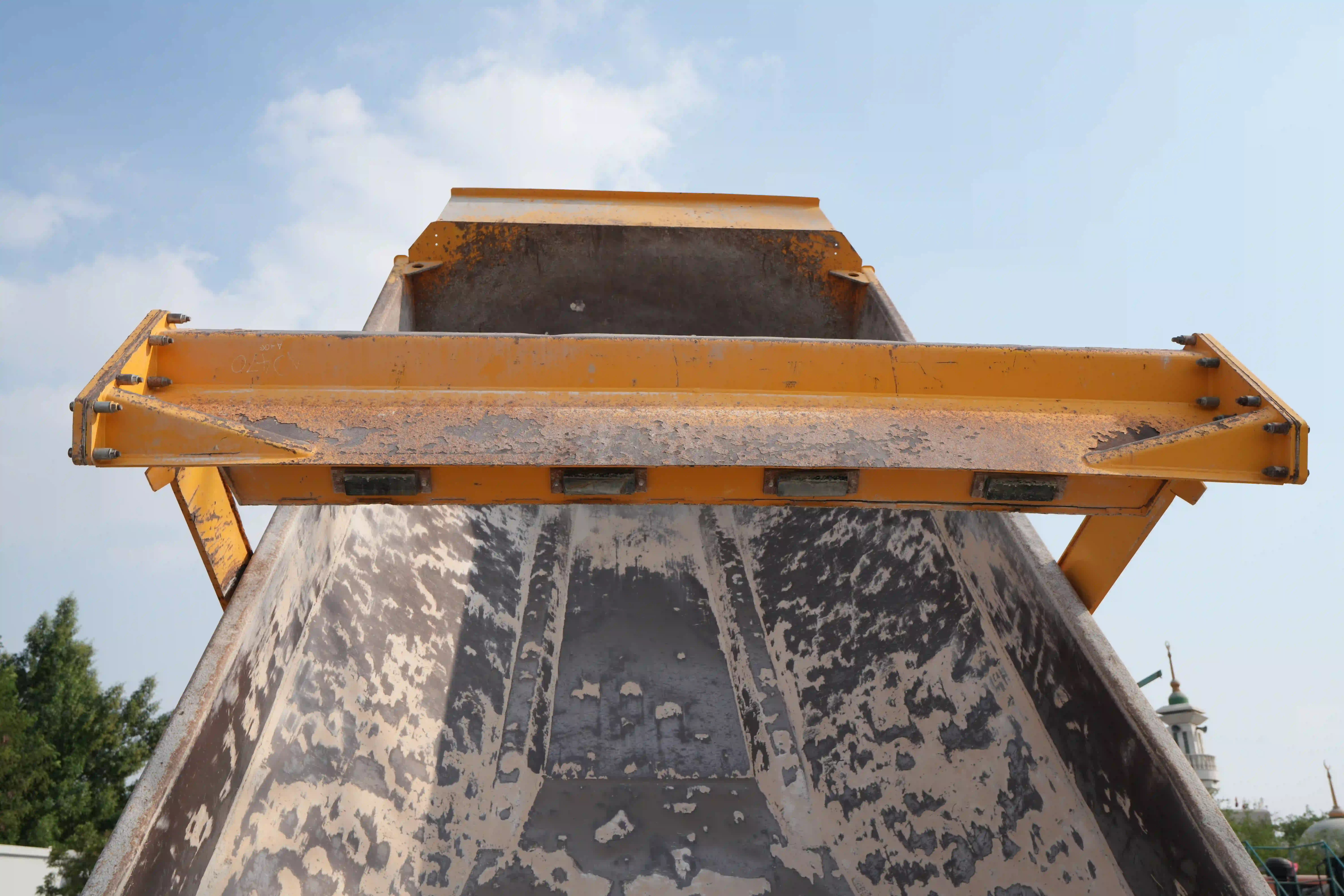ADT-003-Volvo-A40G-articulated-dump-truck-inspection-structure-tailgate-3