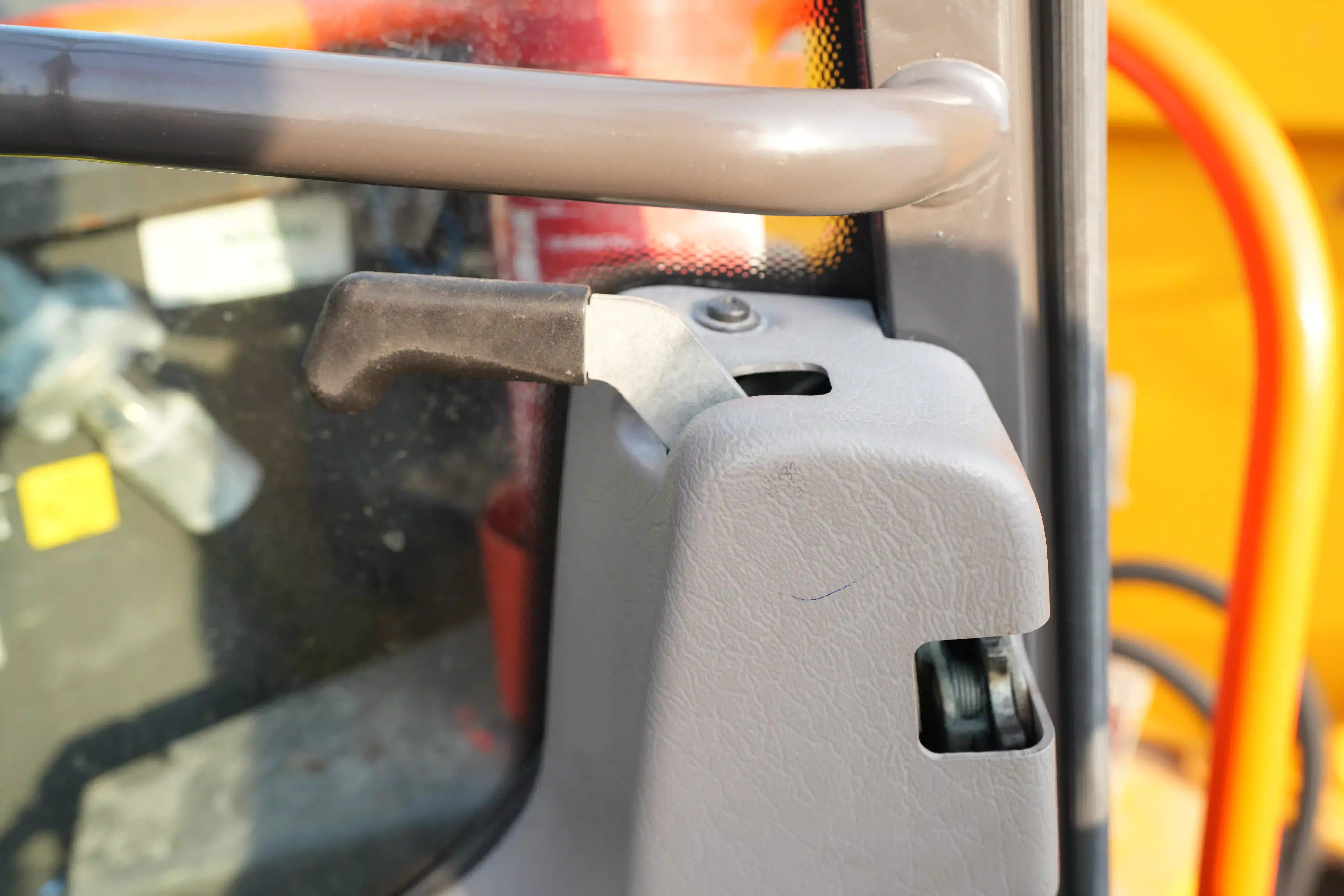 ADT-003-Volvo-A40G-articulated-dump-truck-inspection-cabin-door-handles-1