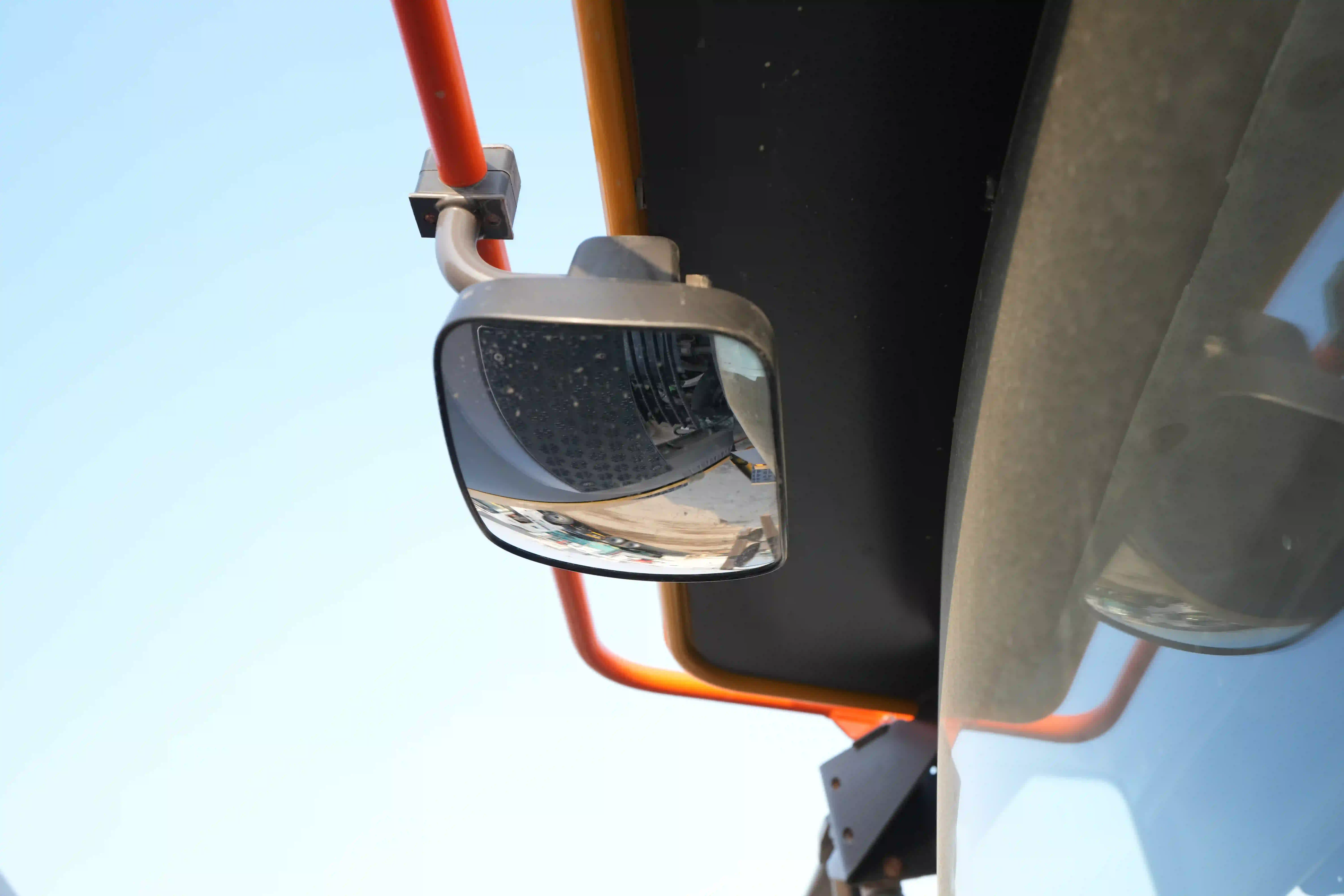 ADT-003-Volvo-A40G-articulated-dump-truck-inspection-cabin-mirrors-1
